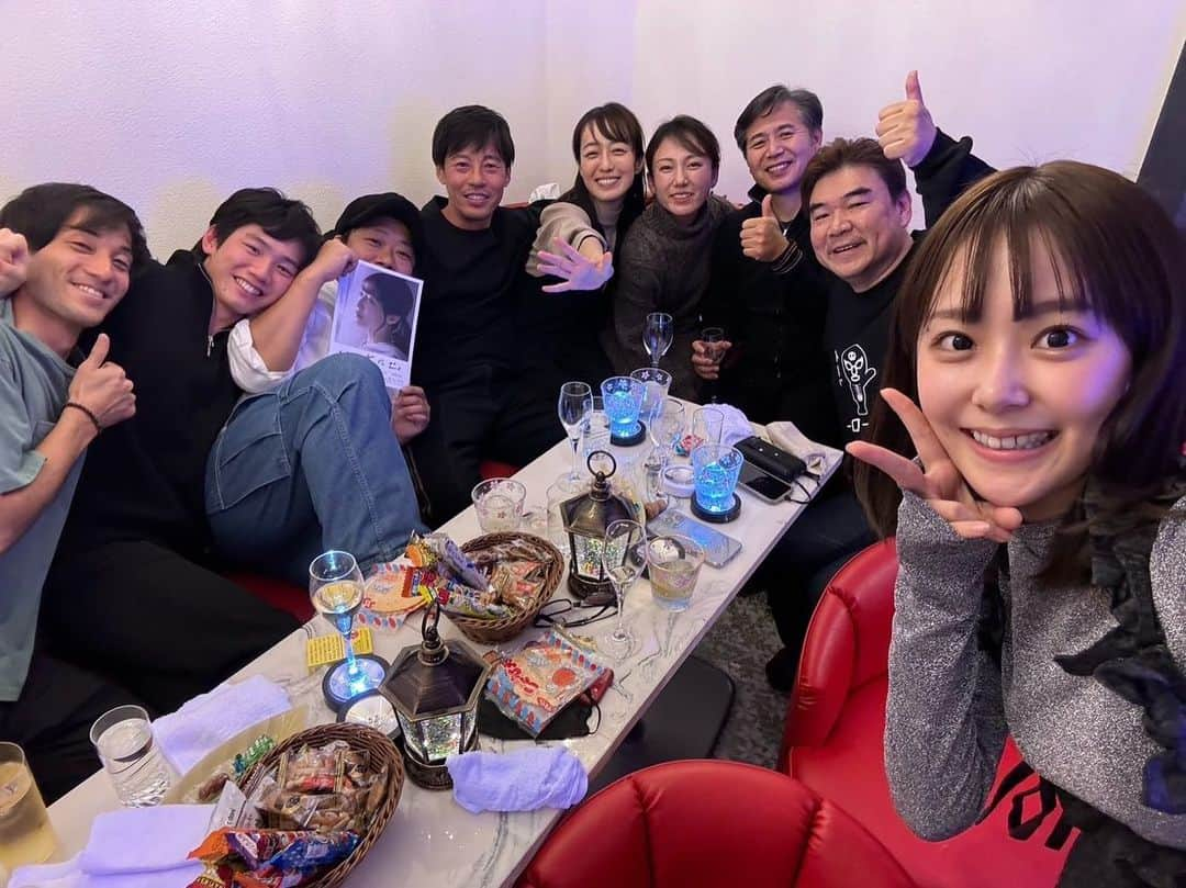 及川奈央さんのインスタグラム写真 - (及川奈央Instagram)「そして昨日はトコトンいじはりの打ち上げ後、一人銀座へ移動しまして  #仲田育史 さんの一周忌を偲ぶ会の二次会に合流しました。  あの日から、もう少しで一年。   #親父の記憶 のメンバーで、なるさんを想い、 私もお線香をあげさせていただく事が出来ました。  皆で涙し、皆で笑い、深夜まで過ごしました。  お酒が大好きだったなるさん。 きっと一緒に笑顔で過ごしていてくれたんじゃないかなと、近くに居てくれたように感じました。  なるさんのこと、決してずっと忘れません。  なるさんの分まで、これからもお芝居頑張りますね。」12月12日 0時02分 - naooikawa