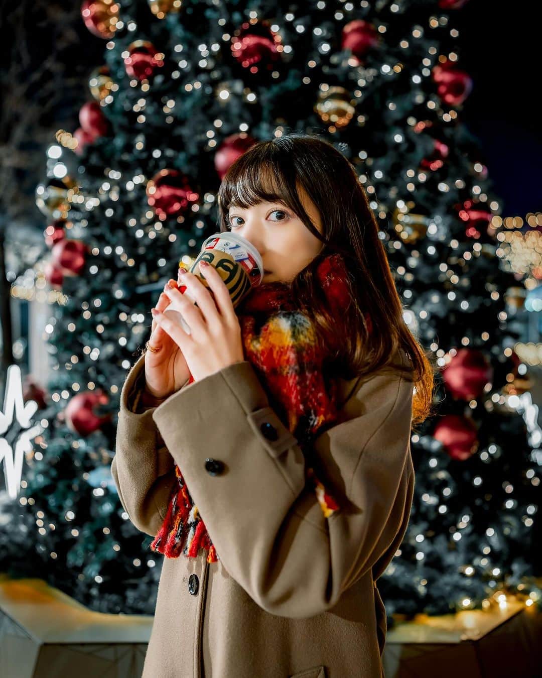 shabonさんのインスタグラム写真 - (shabonInstagram)「* . . . . . 🎄 . いくつになっても クリスマスプレゼントは欲しい🎅🎁 . . model : @yuriko_711s . SONY α7C II / FE 24mm F1.4 GM . . . . . . * #tokyocameraclub #東京カメラ部 #hellofrom #raw_japan #Japan #genic_mag   #Xmas #christmas #クリスマス #クリスマスツリー #christmastree  #sonyalpha #α7c2 #α7cⅱ #alpha_newgeneration」12月12日 0時08分 - shabon