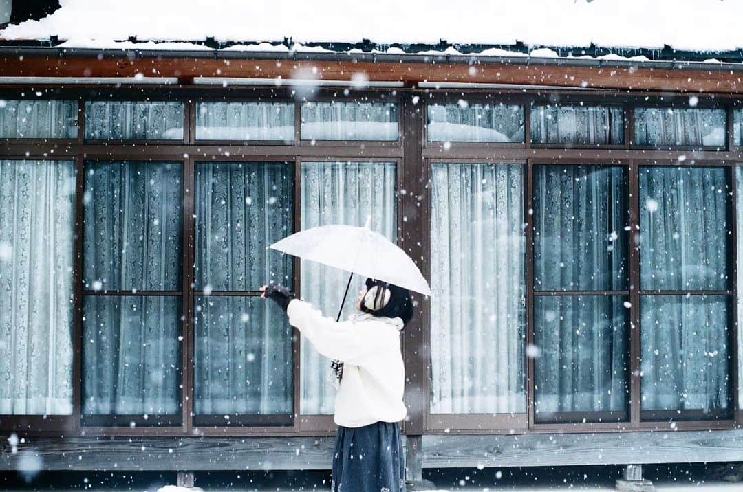 岩倉しおりさんのインスタグラム写真 - (岩倉しおりInstagram)「雪遊び。」12月12日 0時11分 - iwakurashiori