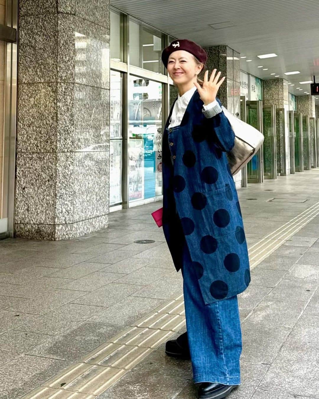 熊谷真実さんのインスタグラム写真 - (熊谷真実Instagram)「今日も東京でした、  帰ってきたら浜松は雨。 コートの中にダウンもっていってよかった。  #熊谷真実 #浜松駅 #今週は何回行くのかな #それでも帰ってくる #浜松が好き」12月12日 0時32分 - mami_kumagai310