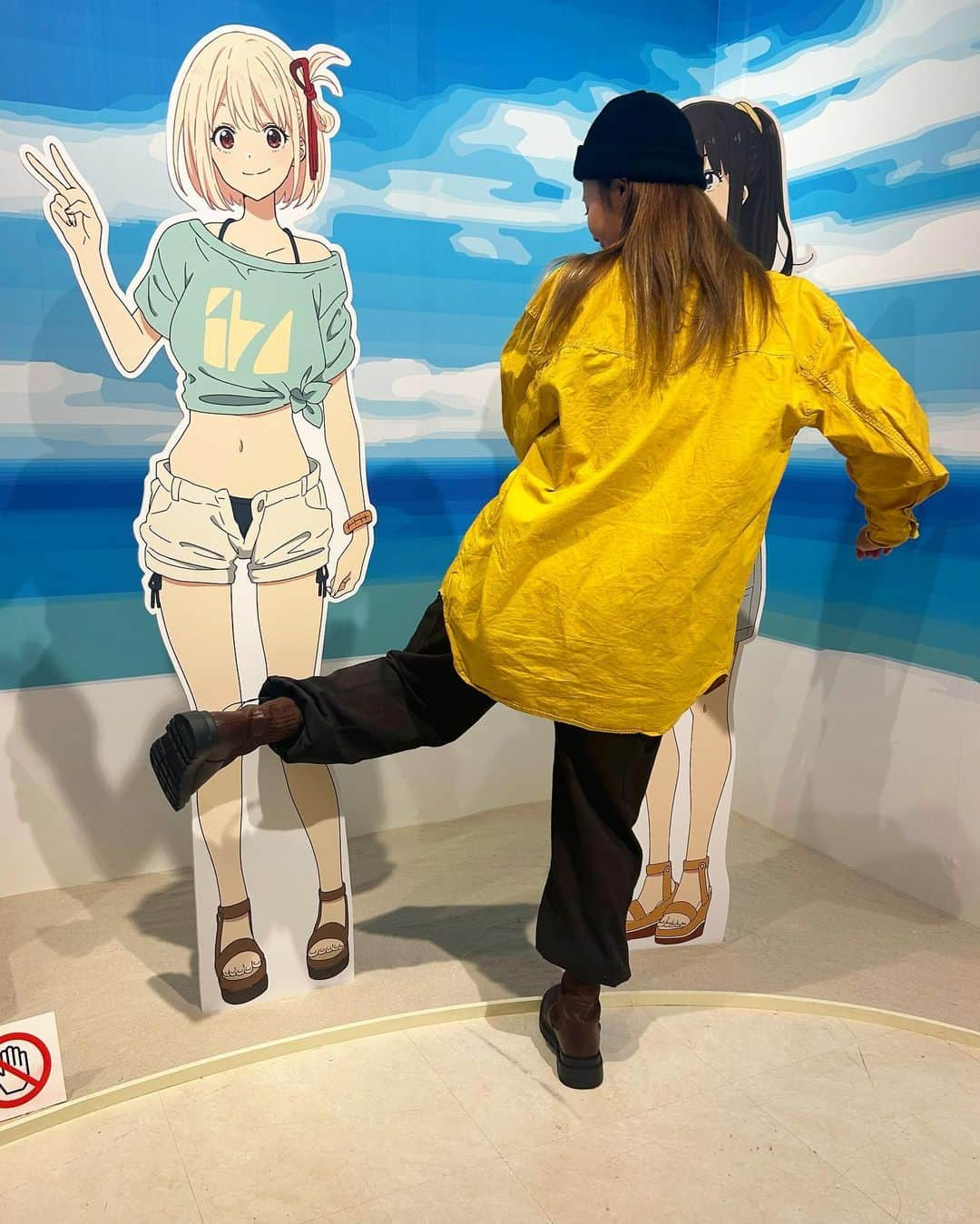 服部さやかさんのインスタグラム写真 - (服部さやかInstagram)「大好きなアニメ！👭  『この日常には、ワケがある。』  #リコリスリコイル展」12月11日 16時04分 - hattori_chan1225