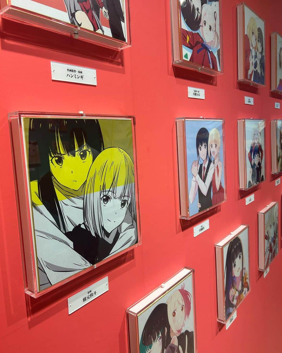 服部さやかのインスタグラム：「大好きなアニメ！👭  『この日常には、ワケがある。』  #リコリスリコイル展」