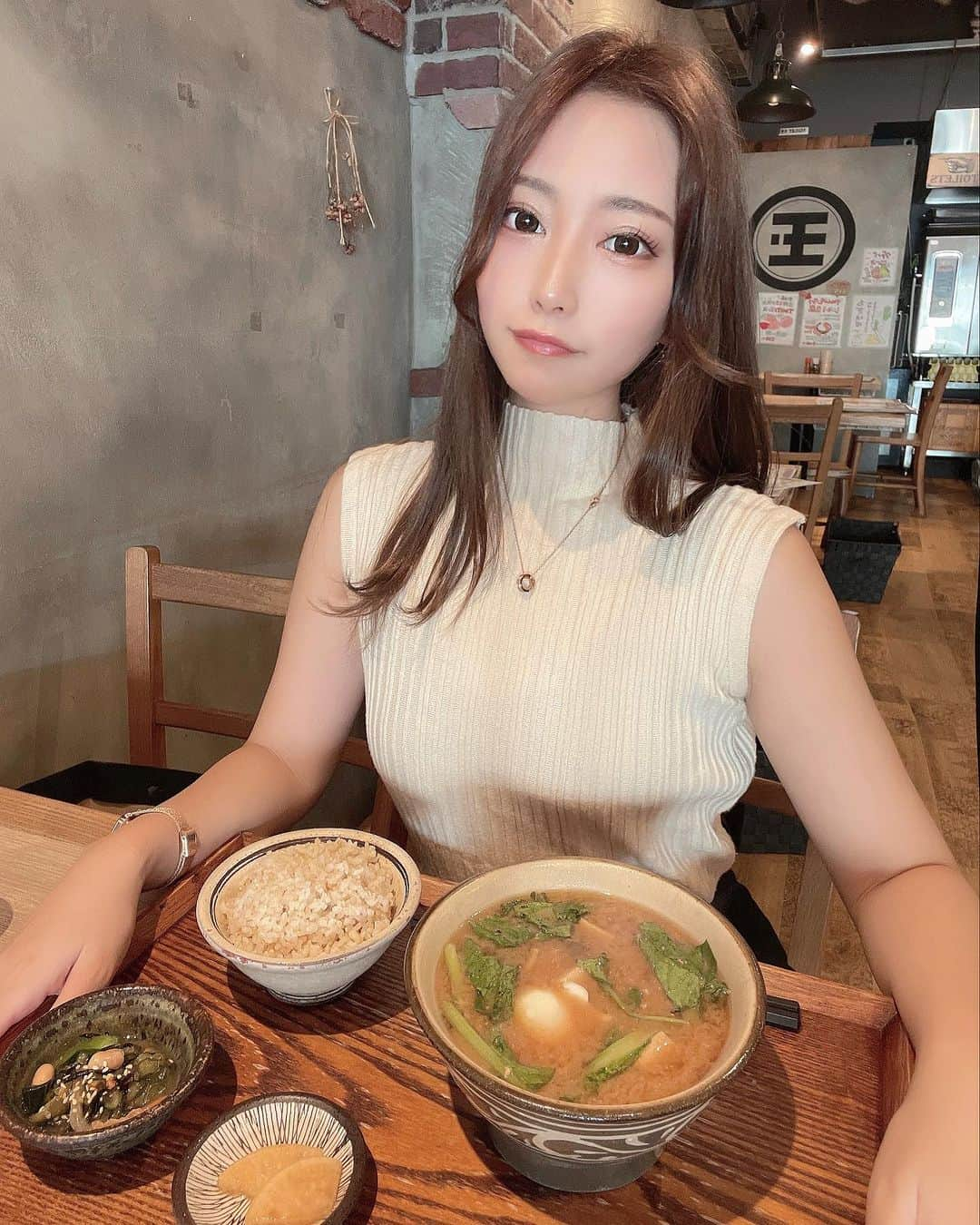 福井柑奈さんのインスタグラム写真 - (福井柑奈Instagram)「🍚  那覇にいる時 何度かお邪魔してます♪ 『味噌めしやまるたま』  具だくさん味噌汁定食を いただきました〜🍚 どんぶりでお味噌汁😳すごい具沢山なのです 無添加天然醸造のお味噌がとても美味しい。  〜〜〜〜〜〜〜〜〜 那覇市首里で創業約170年の老舗味噌蔵「玉那覇味噌醤油」の無添加天然醸造の味噌を使用 〜〜〜〜〜〜〜〜〜  白米と玄米を選ぶことができます🍚 有機栽培の玄米にしたよん。 普段から玄米などの雑穀米 食べてるので嬉しい〜☺️✨  身体によくて、美味しくて、 身も心もほっこりします♨️  沖縄の方や、沖縄に行った際は是非 行ってみてねん♫  🏠味噌めしやまるたま 〒900-0021　 沖縄県那覇市泉崎2-4-3-1F  PR @marutamamiso #那覇グルメ #那覇ランチ #那覇ごはん #那覇市グルメ #那覇市ランチ #那覇女子会 #那覇カフェ #那覇市カフェ #沖縄 #沖縄ランチ #美栄橋 #泉崎 #まるたま #味噌汁 #味噌めしやまるたま #ランチ」12月11日 16時14分 - kanna_fukui