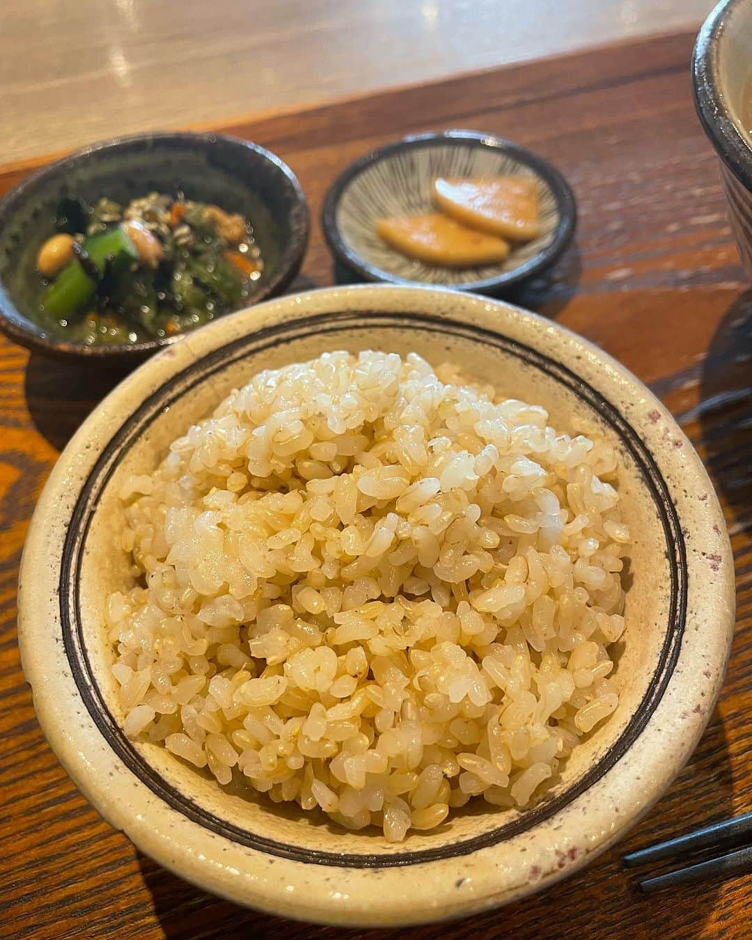 福井柑奈さんのインスタグラム写真 - (福井柑奈Instagram)「🍚  那覇にいる時 何度かお邪魔してます♪ 『味噌めしやまるたま』  具だくさん味噌汁定食を いただきました〜🍚 どんぶりでお味噌汁😳すごい具沢山なのです 無添加天然醸造のお味噌がとても美味しい。  〜〜〜〜〜〜〜〜〜 那覇市首里で創業約170年の老舗味噌蔵「玉那覇味噌醤油」の無添加天然醸造の味噌を使用 〜〜〜〜〜〜〜〜〜  白米と玄米を選ぶことができます🍚 有機栽培の玄米にしたよん。 普段から玄米などの雑穀米 食べてるので嬉しい〜☺️✨  身体によくて、美味しくて、 身も心もほっこりします♨️  沖縄の方や、沖縄に行った際は是非 行ってみてねん♫  🏠味噌めしやまるたま 〒900-0021　 沖縄県那覇市泉崎2-4-3-1F  PR @marutamamiso #那覇グルメ #那覇ランチ #那覇ごはん #那覇市グルメ #那覇市ランチ #那覇女子会 #那覇カフェ #那覇市カフェ #沖縄 #沖縄ランチ #美栄橋 #泉崎 #まるたま #味噌汁 #味噌めしやまるたま #ランチ」12月11日 16時14分 - kanna_fukui