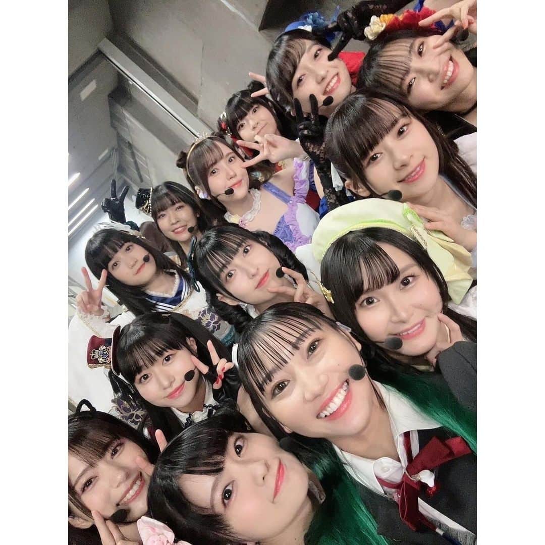 鬼頭明里さんのインスタグラム写真 - (鬼頭明里Instagram)「異次元フェス アイドルマスター⭐❤ラブライブ！歌合戦⭐ 二日間ありがとうございました‼️✨  東京ドームにて本当に異次元で素敵なライブに参加できて まだまだ余韻に浸り中…… イヤモニをしていても聞こえる会場の歓声に 毎回びっくり感動しながらステージでパフォーマンスさせて頂きました🌟  いろんな方々と一緒にライブができて、私自身も大切な思い出になりました✨」12月11日 16時24分 - akarikito1016