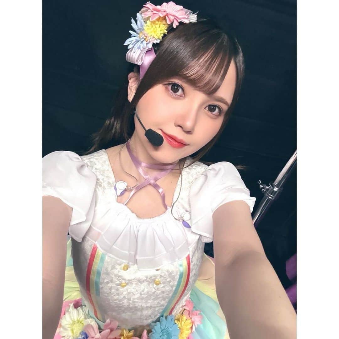 鬼頭明里さんのインスタグラム写真 - (鬼頭明里Instagram)「異次元フェス アイドルマスター⭐❤ラブライブ！歌合戦⭐ 二日間ありがとうございました‼️✨  東京ドームにて本当に異次元で素敵なライブに参加できて まだまだ余韻に浸り中…… イヤモニをしていても聞こえる会場の歓声に 毎回びっくり感動しながらステージでパフォーマンスさせて頂きました🌟  いろんな方々と一緒にライブができて、私自身も大切な思い出になりました✨」12月11日 16時24分 - akarikito1016