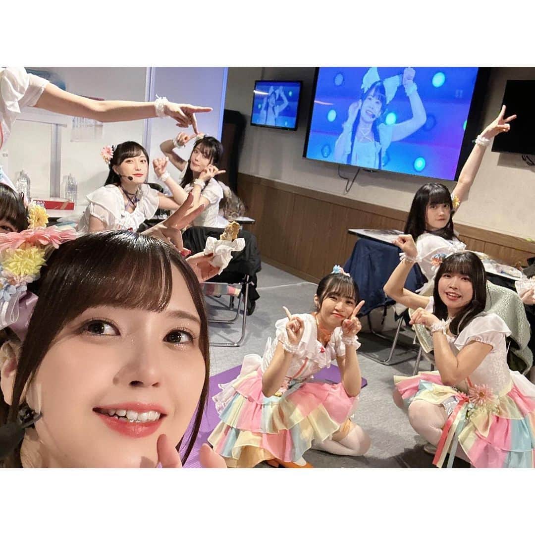鬼頭明里さんのインスタグラム写真 - (鬼頭明里Instagram)「異次元フェス アイドルマスター⭐❤ラブライブ！歌合戦⭐ 二日間ありがとうございました‼️✨  東京ドームにて本当に異次元で素敵なライブに参加できて まだまだ余韻に浸り中…… イヤモニをしていても聞こえる会場の歓声に 毎回びっくり感動しながらステージでパフォーマンスさせて頂きました🌟  いろんな方々と一緒にライブができて、私自身も大切な思い出になりました✨」12月11日 16時24分 - akarikito1016