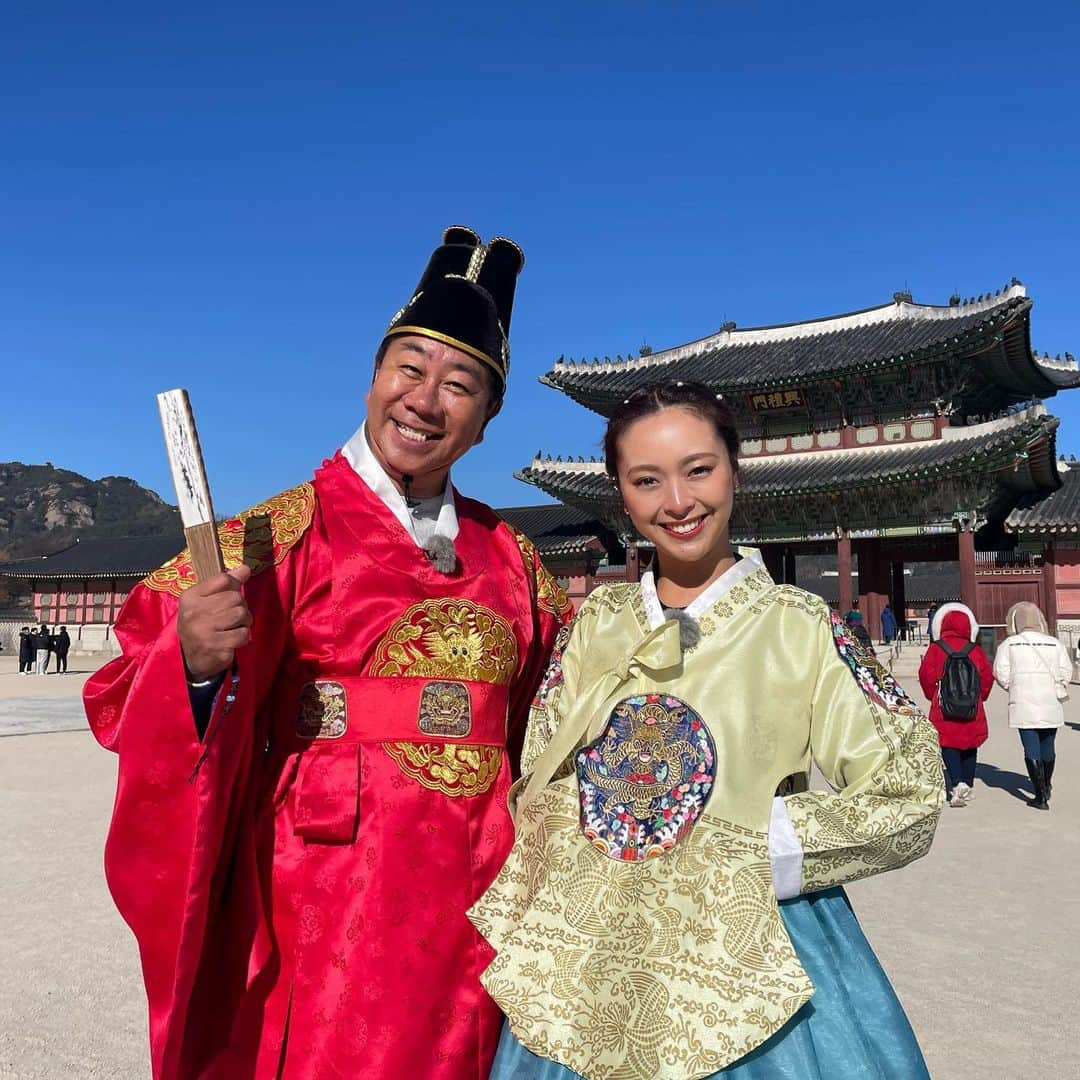 高木晴菜さんのインスタグラム写真 - (高木晴菜Instagram)「韓国ソウル仁川ツアー🇰🇷 高田課長・スタッフの皆さんと最高に楽しい時間を過ごせました😆✨✨  −6℃と極寒ではありましたが！🥶笑 クリスマスシーズンの韓国にもテンションが上がり、美味しいグルメにもテンションが上がり、ダンスまで踊らせてもらい、最後の最後まで充実した1泊2日でした🤣  ご覧いただいた皆さま、ありがとうございました！！  また行きたいなぁ〜🤤🤍  #ももち浜ストア #韓国ロケ」12月11日 16時40分 - harunatakagi