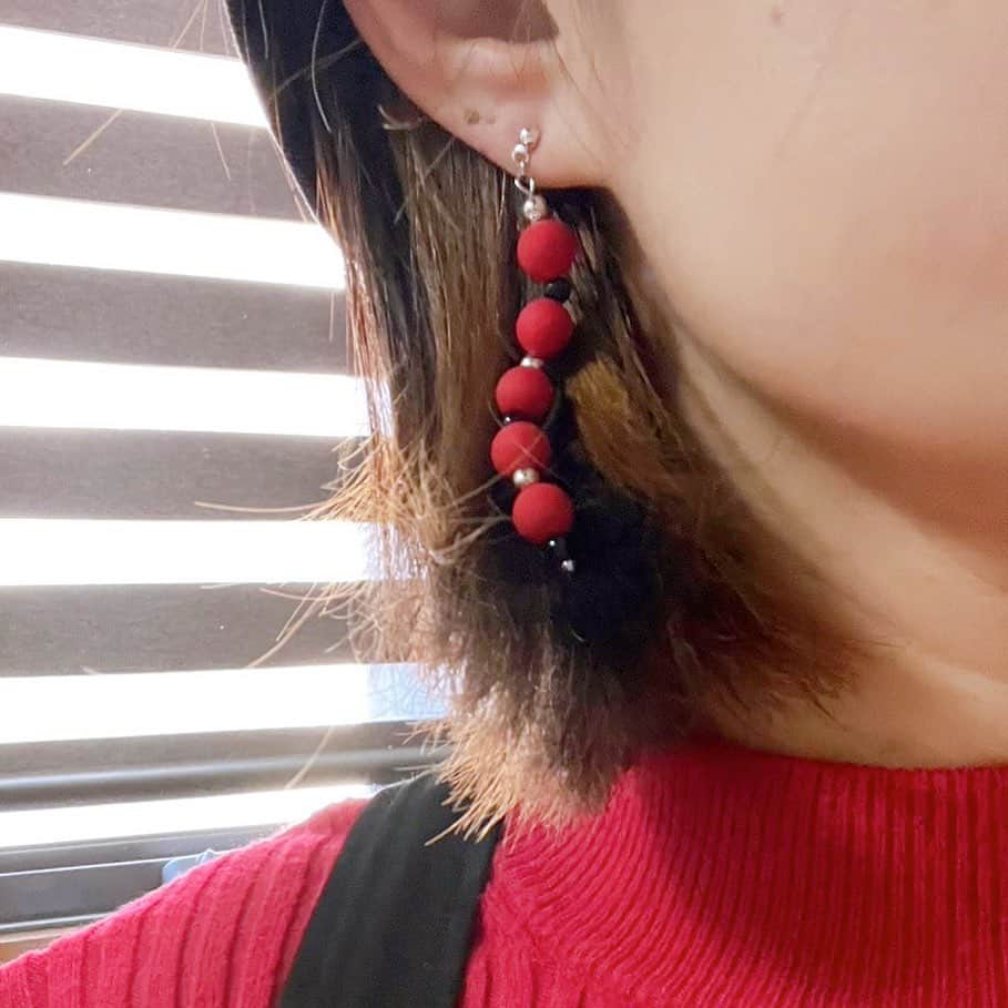 ぴよ。こぱ。のインスタグラム：「Gertie 友達がDNAを購入🧬 着画いただきました🔴⚫︎ 洋服にも、バッチリ。 嬉しいなぁ。 ありがとぉ。 感謝。 頑張るっ！」