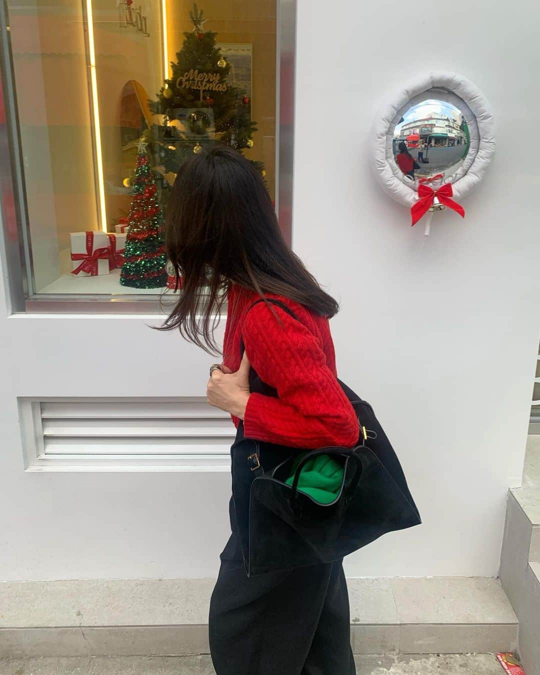 nanaさんのインスタグラム写真 - (nanaInstagram)「이번 12월은 트리 없이 보내기로 했다 그래서 인간 트리🎄」12月11日 16時52分 - luv__ribbon