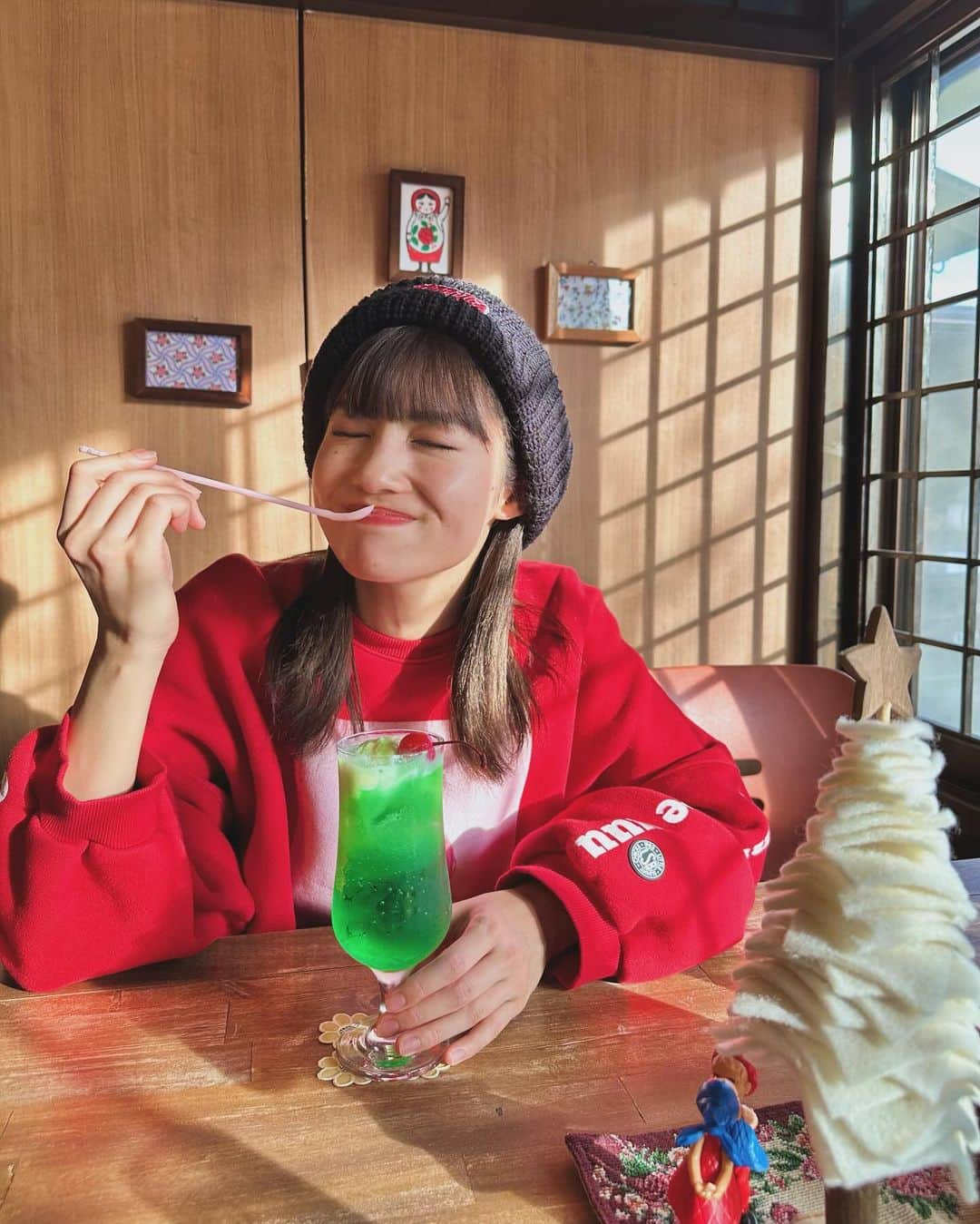 脇あかりさんのインスタグラム写真 - (脇あかりInstagram)「オロボさん♡ @olovo24  リニューアルされてお初😍😍😍  レトロなカフェとレトロな雑貨があって 可愛いがたっくさん詰まってる場所😍❤️  パンケーキのお皿可愛すぎる🥞 一つ一つ置いてるものが可愛いいぃ🤤 さきちゃんの神センス☺️💗  ご馳走様でした☺️  #大分県 #oita　#別府　#beppu #別府カフェ　#別府カフェ巡り #大分カフェ　#cafe」12月11日 16時46分 - akari_waki_official