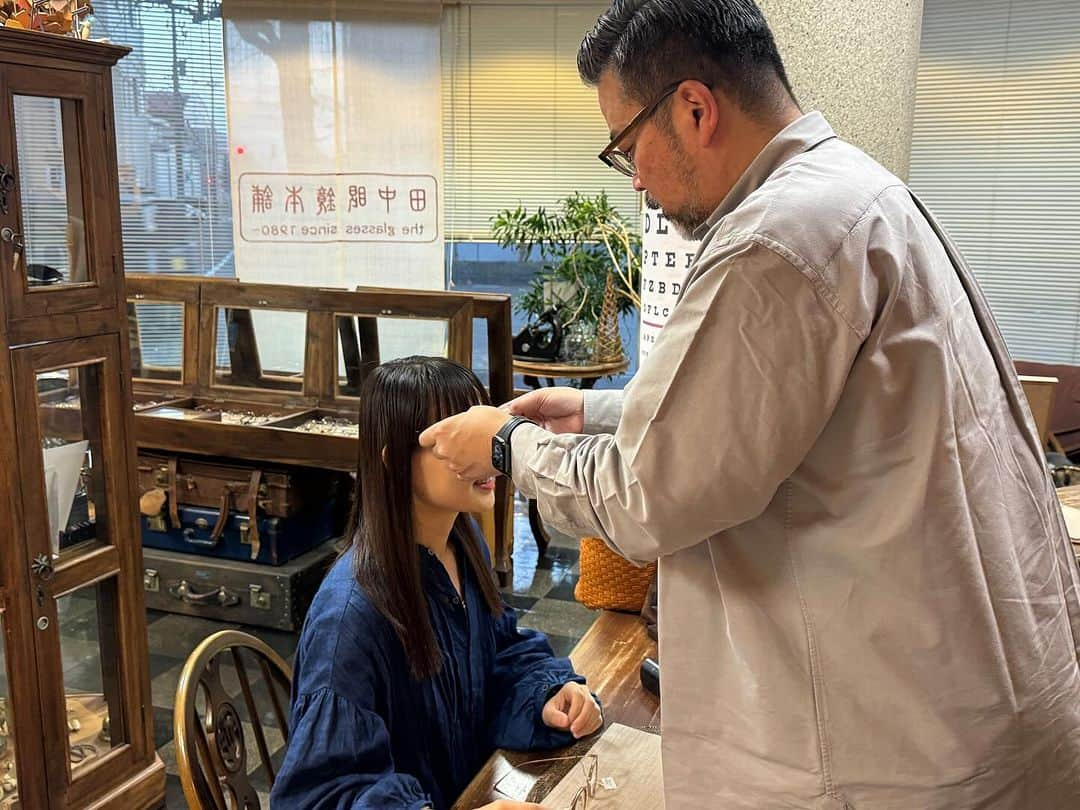 青山有紀さんのインスタグラム写真 - (青山有紀Instagram)「田中眼鏡本舗さんでメガネ選び👓 @tanakameganehonpo  遠く用、近く用、サングラス👓👓🕶️ ありがとうございました✨✨仕上がりが楽しみー💓」12月11日 16時58分 - yukiaoya