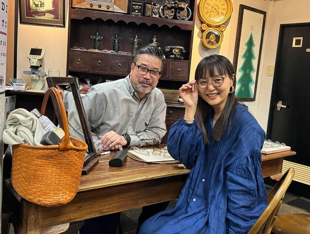 青山有紀さんのインスタグラム写真 - (青山有紀Instagram)「田中眼鏡本舗さんでメガネ選び👓 @tanakameganehonpo  遠く用、近く用、サングラス👓👓🕶️ ありがとうございました✨✨仕上がりが楽しみー💓」12月11日 16時58分 - yukiaoya