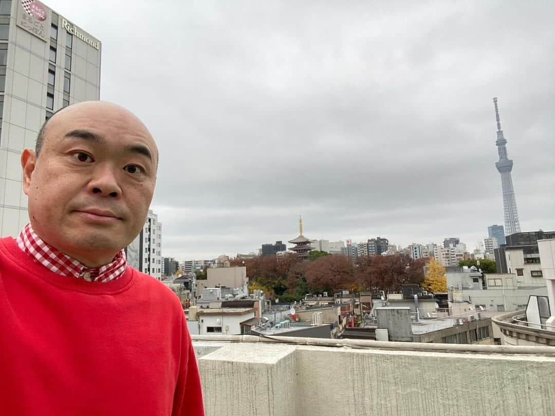 かねきよ勝則のインスタグラム：「浅草東洋館出番。  浅草は曇り☁️  ギャグをマネしてくれているおば様方がいらっしゃいました😄 楽しんでくれていて嬉しかったです！！  明日も16:00出番です。  #浅草東洋館 #漫才協会 #新宿カウボーイ #かねきよ」