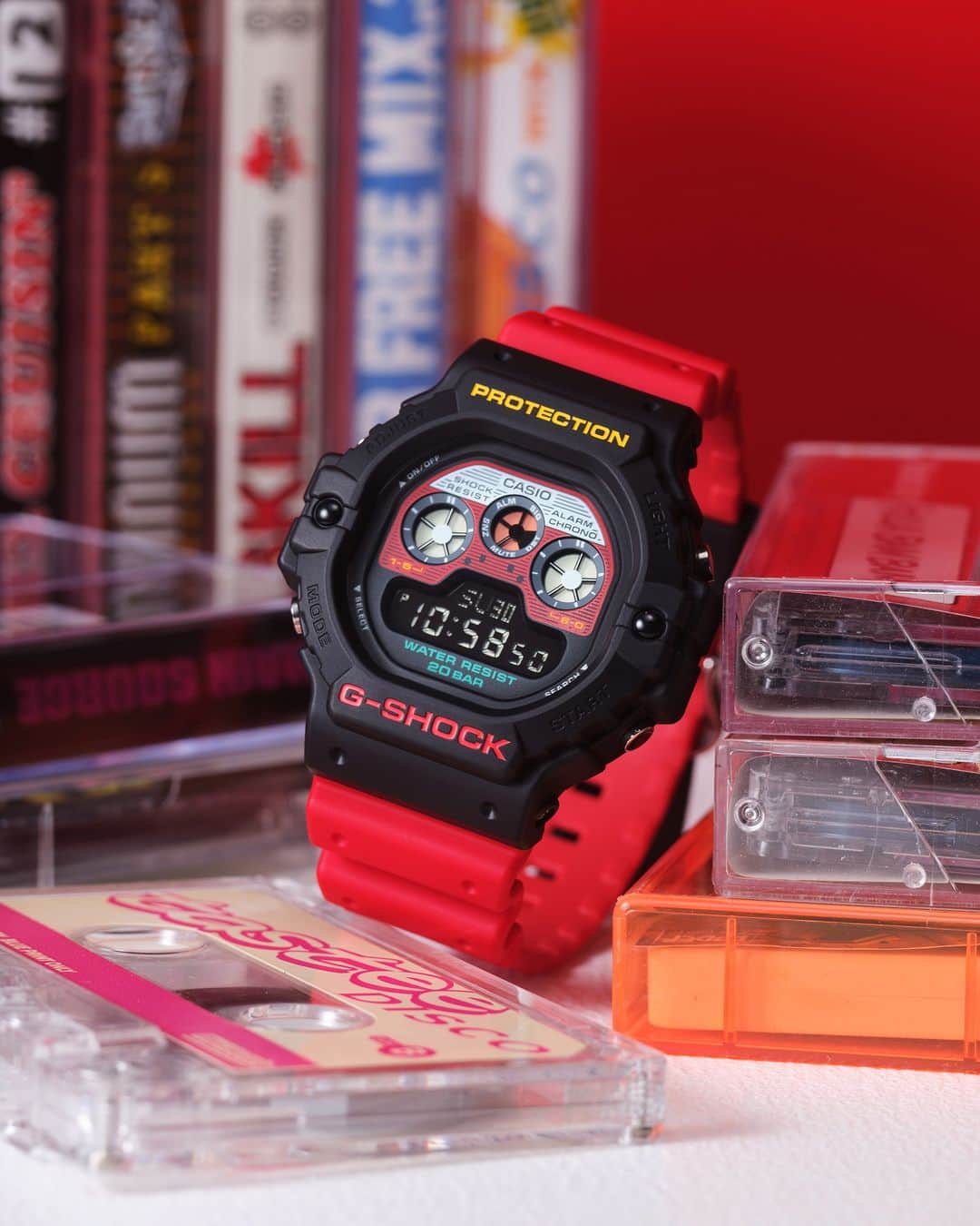 G-SHOCKのインスタグラム：「MIX TAPE  ビビッドなレッドが目を引くクラシカルなデザインが、世代を超えて「今っぽさ」に。手元を鮮やかに彩るNewモデル。  A classic face with an eye-catching vivid red color became up-to-date design across generations. New model that brightens up your wrist.  DW-5900MT-1A4JF  #g_shock #mixtape #dw5900 #90s #80s #腕時計コーデ」