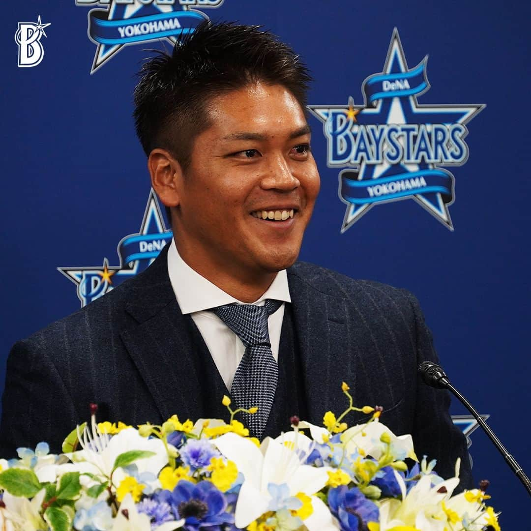 横浜DeNAベイスターズさんのインスタグラム写真 - (横浜DeNAベイスターズInstagram)「. 【#佐々木千隼 選手 入団記者会見】  本日、佐々木千隼選手の入団記者会見が球団事務所にて行われました。  なお、背番号は「41」に決定いたしました。   ■佐々木千隼選手コメント 「ベイスターズは2016年のドラフトでも指名していただき、大学のときも憧れていたチームなので、入団できて嬉しく思うとともにここで活躍したいなという思いがあります。ベイスターズは先発もリリーバーも良いピッチャーが多く、バッター陣も強打者が多いので強いチームだなというイメージがあります。 自分としては、まずはリリーフで勝負したいという気持ちはありますが、任されたところで投げられるように準備していきます。キャリアハイを目指して54試合以上投げられるように頑張りたいですし、優勝に貢献したいです」  #baystars」12月11日 17時30分 - baystars_official