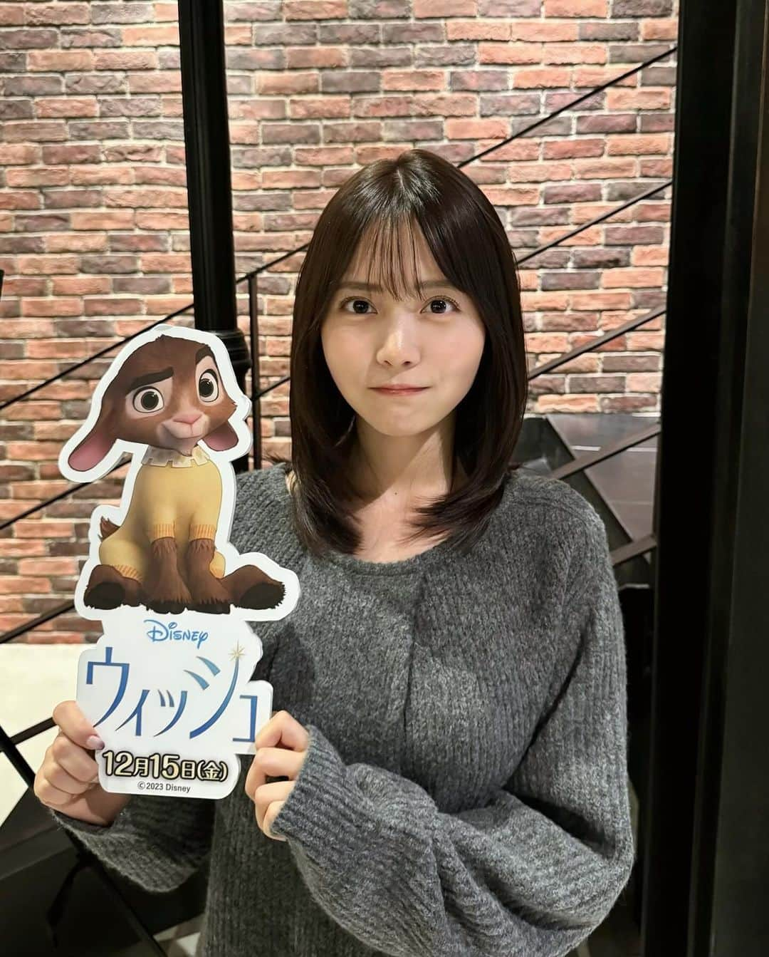 NittaSachikaのインスタグラム：「ディズニー様より試写会にご招待いただきました。  創立100周年の記念すべき最新作『 ウィッシュ 』 あっ、サバと同い年なんやね🤭  物事を鵜呑みにしたり受け身でいるのではなく、自ら積極的に挑戦していく姿勢を、少女アーシャが魅せてくれます。  吹き替え版では、マグニフィコ王の深く響くあのお声にも注目です🧔🏼‍♂笑  迫力ある音楽と、美しく見応え満点の映像に引き込まれるはず🌟  #PR #ウィッシュ #ウィッシュこの願いを届けよう」