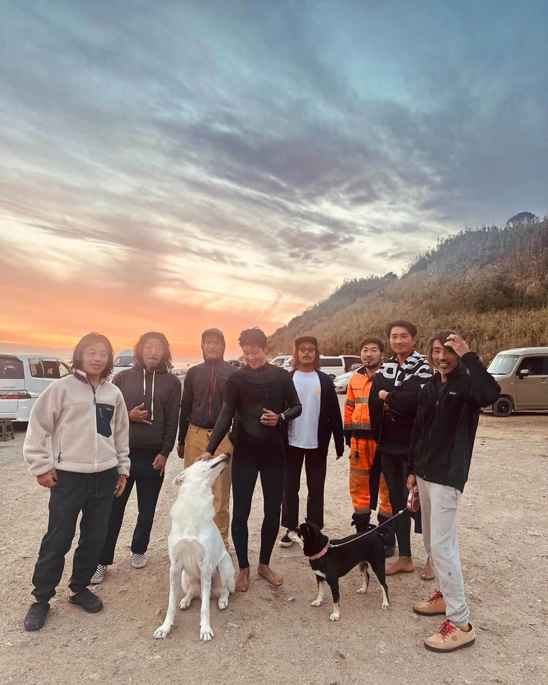 駿河太郎さんのインスタグラム写真 - (駿河太郎Instagram)「数日間、伊良湖へ遠征 And 忘年会のようなモノを 波は小さかったけど…やっぱtripは最高だ‼️  📷　@330photogalleries  思い出📷　@kitamu.0214   皆様、ありがとうございました😊」12月11日 17時33分 - tarosleepydog