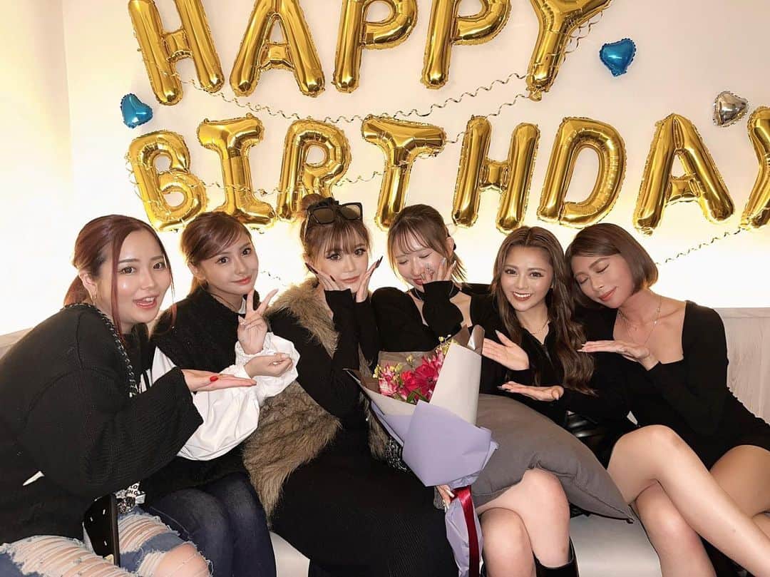 みみのインスタグラム：「Happybirthdayもにょん&ぽこ🎂🌹 このメンバー揃うといつも大爆笑大飲酒不可避です 改めておめでとう大好きーーーーー😚❤️」