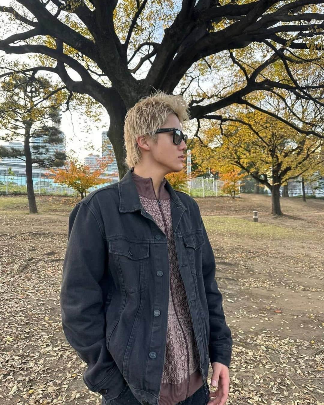 新井谷悠さんのインスタグラム写真 - (新井谷悠Instagram)「今年の12月暖かいね！！まだ全然秋服着れる😙   #ootd」12月11日 17時55分 - araiyahalu