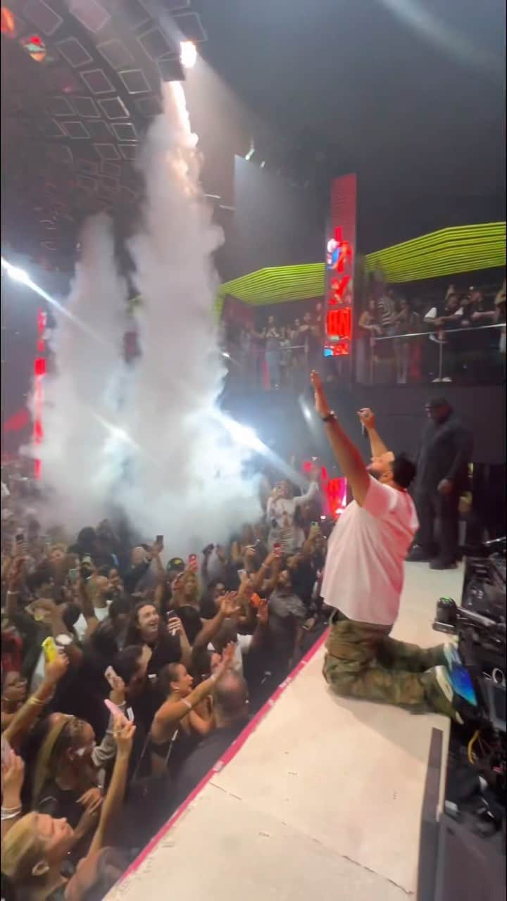 DJキャレドのインスタグラム：「Thank you @livmiami @headlinerworld @davidgrutman and most importantly all my  fanluv all my supporters grateful for the luv. LOVE IS THE ONLY WAY ART 🖼️ BASEL 🏝️ GOD IS THE GREATEST !」