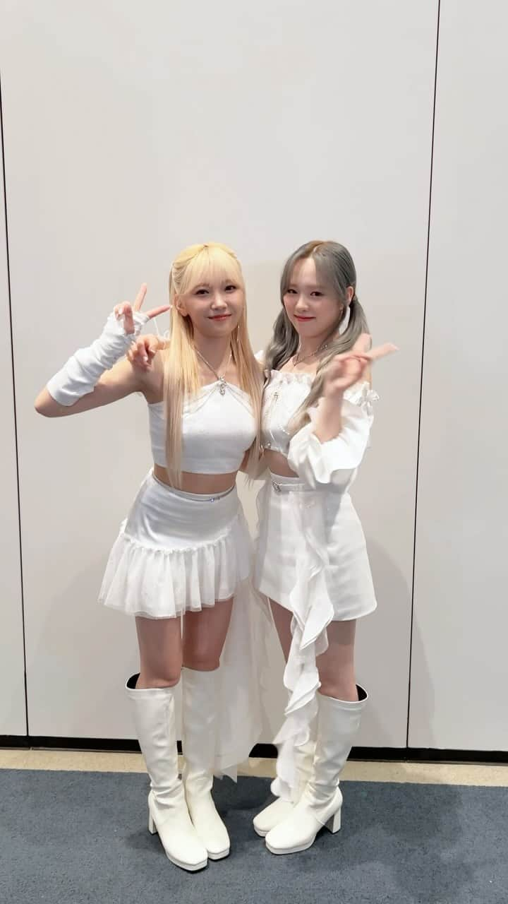 Niziのインスタグラム：「#FNS歌謡祭 ありがとうございました🦋  #RIO #MAYUKA #NiziU #ニジュー #니쥬 #WithU #Paradise #Paradise_Challenge」