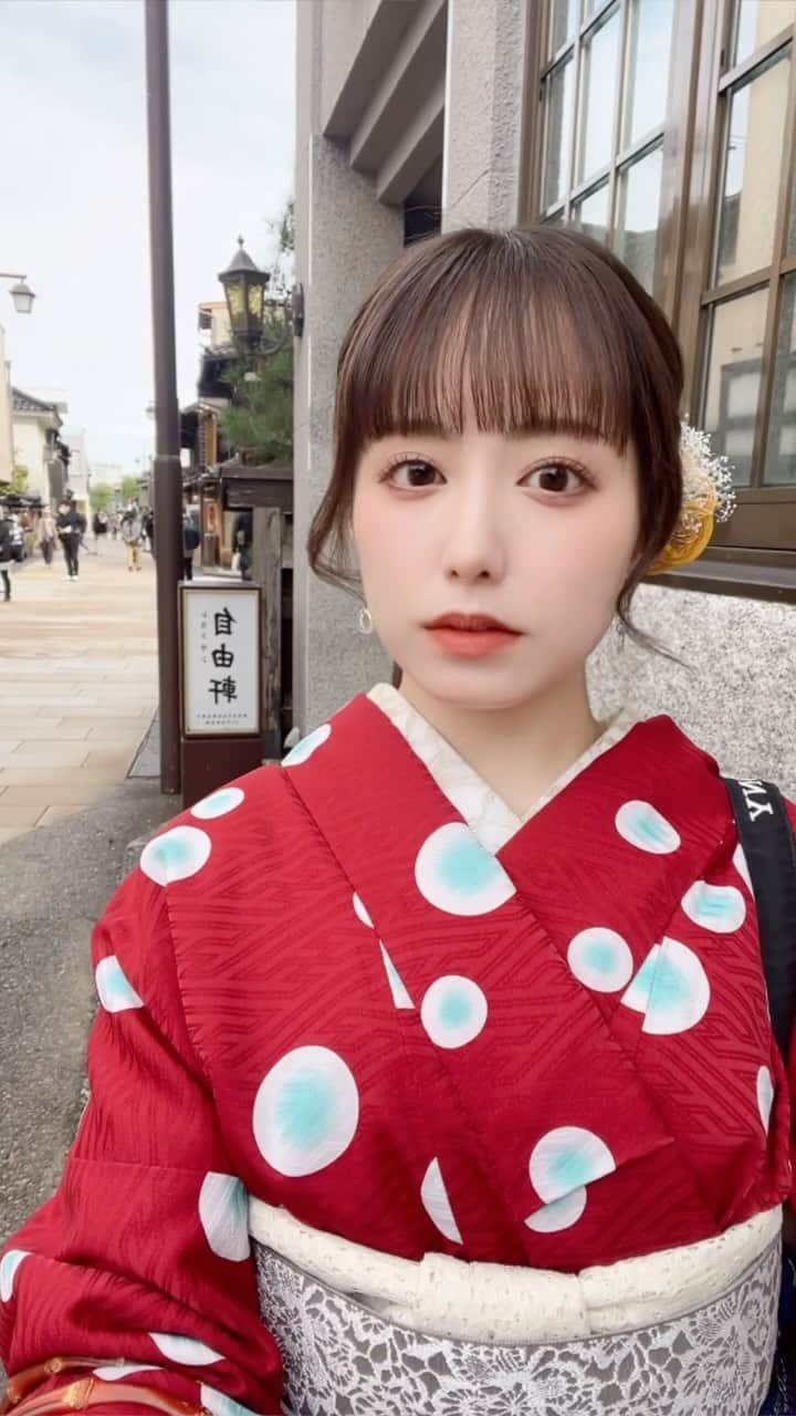 前田美里のインスタグラム：「お着物でお散歩。👘 . #ひがし茶屋街 #金沢 #石川県 #着物 #紅葉  #グラビアアイドル #kimono」