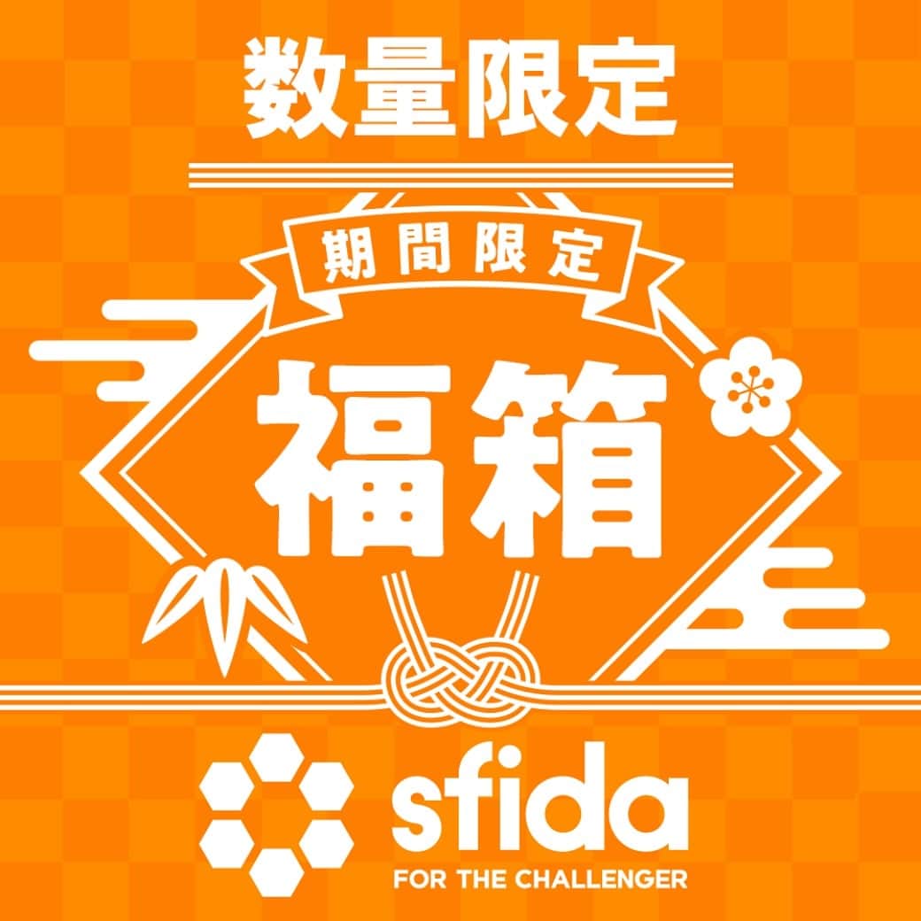sfidaのインスタグラム：「. 🎍sfida 福箱 発売🎍  毎年恒例のsfida福箱ついに発売!!  ✨定価5万1千円相当✨ ▼ベンチコートコース ¥17,600円  ✨定価2万9千円相当✨ ▼プラシャツコース ¥11,000円  ✨定価4万1千円相当✨ ▼ジュニアコース ¥15,400円  期間限定1月10日までの販売です🛍 このチャンスをお見逃しなく✨  #福箱 #福袋 #sfida #スフィーダ #サッカー #サッカーアパレル」