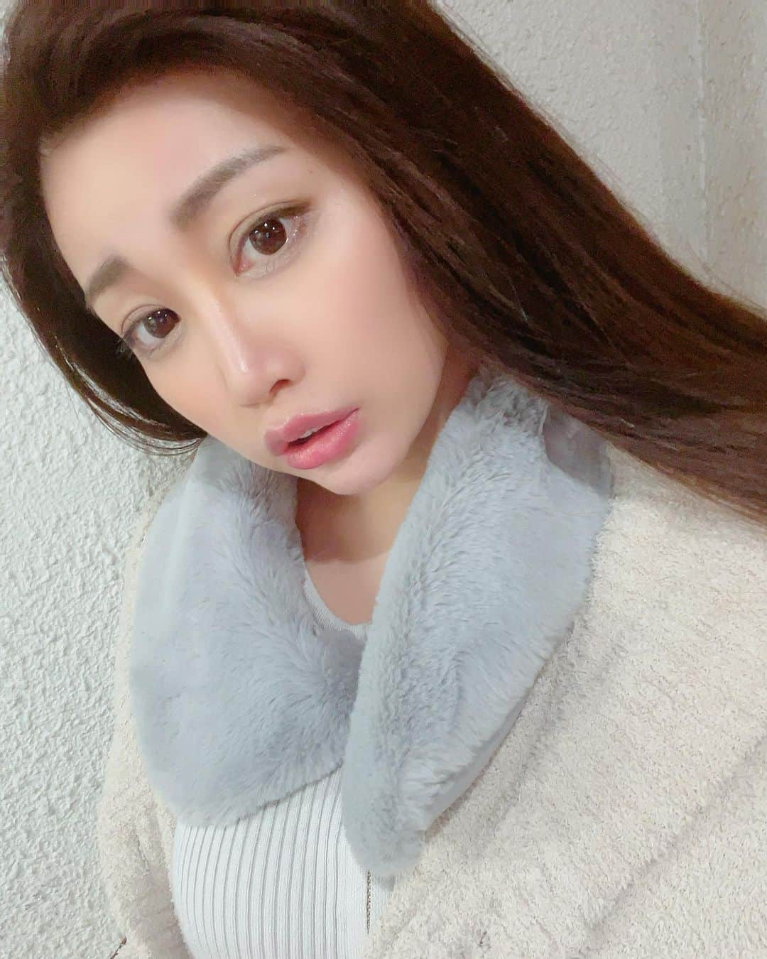 阿部未歩のインスタグラム：「魂を込めてグラビア撮影でした。  お世話になった皆様に深々と礼！ どうもありがとうございました。  告知できる日をお楽しみにっ」