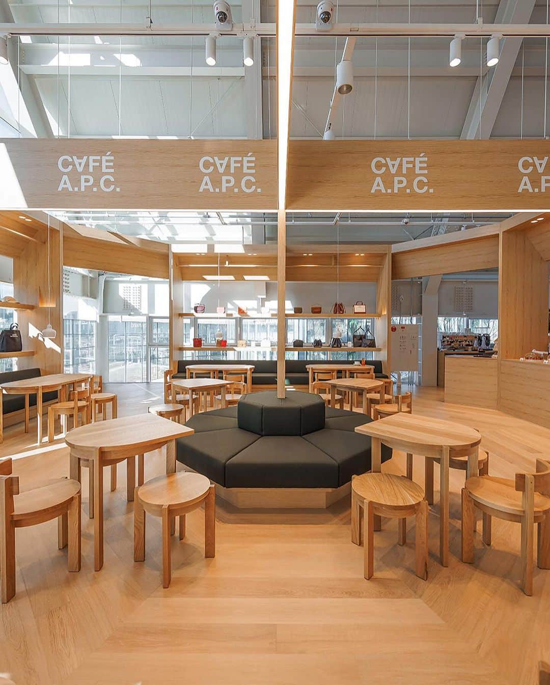 アーペーセーさんのインスタグラム写真 - (アーペーセーInstagram)「A.P.C. LOTTE TIMEVILLAS IS NOW OPEN   Discover our new Surplus store at the Lotte Timevillas in Korea where you can shop A.P.C. , A.P.C. GOLF and CAFE A.P.C. a two-story space.  1F : A.P.C. / A.P.C. GOLF 2F : CAFE A.P.C.  The store stands out with its distinctive glass-covered exterior while second CAFE A.P.C. is designed with a unique structure using natural-toned wood materials.  Drop by to shop our timeless pieces and enjoy coffee and dessert.  A.P.C. LOTTE TIMEVILLAS 1 Barasan-ro, Uiwang-si, Gyeonggi-do South Korea  #APCParis #SouthKorea」12月11日 18時12分 - apc_paris