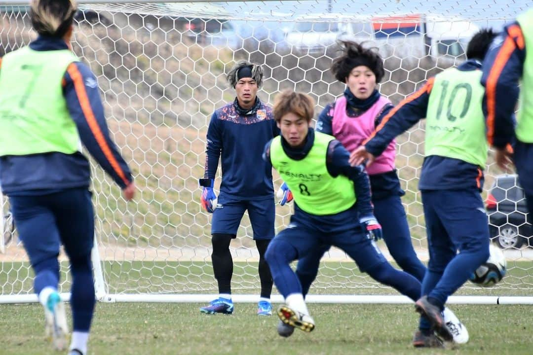 AC長野パルセイロさんのインスタグラム写真 - (AC長野パルセイロInstagram)「. 🟠2023/12/11 Last Training!! . 選手・スタッフの皆さん、本当にお疲れ様でした！ 長野で共に闘ってくれてありがとう🦁  そして、チームの活動を支えてくださった多くの皆様。 今シーズンもサポート頂きありがとうございました！ . . . . #長野をオレンジに #prideofnagano #acnp #パルセイロ #ac長野パルセイロ #長野 #jリーグ」12月11日 18時17分 - acnaganoparceiro.official