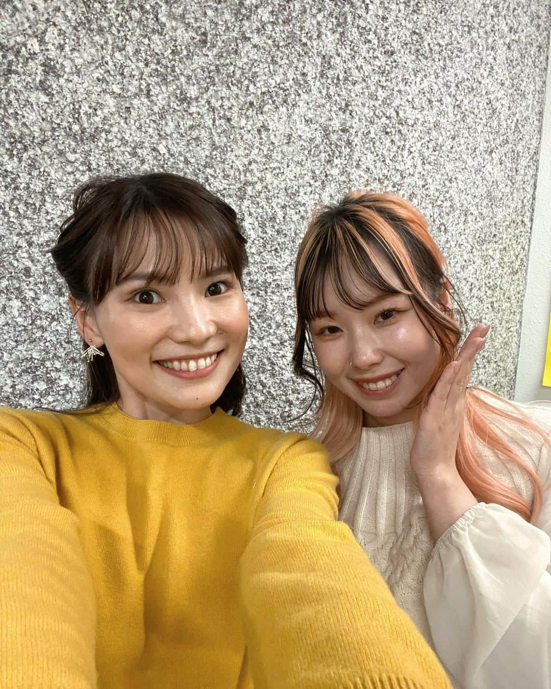 森田絵美さんのインスタグラム写真 - (森田絵美Instagram)「. 今日はCM撮影でした☺️🫶🏻 またお知らせします〜🤍 . ヘアメイクは (@bal_beauty_laboratory ） (@nami__b.a.lbeautylaboratory ）さん☺️🙏🤍 . いつもありがとうございますー！！ . #ヘアメイク #hairmake #山梨ヘアメイク #cm撮影 #山梨放送 #森田絵美」12月11日 18時17分 - emi_morita_1114