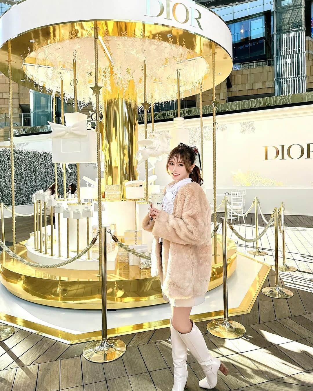 込山榛香さんのインスタグラム写真 - (込山榛香Instagram)「Diorのポップアップに行って来ました🎠⭐️ ⁡ ⁡ どこもかしこも可愛すぎた〜✨✨ ⁡ Diorコーデで行きました🎀 ⁡ ⁡ ⁡ ⁡ #Dior #六本木ヒルズ #Diorcafe #Diorpopup #六本木」12月11日 18時29分 - komiharu_official