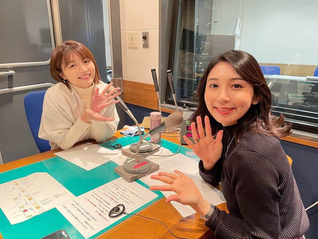 野嶋紗己子さんのインスタグラム写真 - (野嶋紗己子Instagram)「📻本日21時30分〜の #コトノハ 📻  ２０１９年入社の同期、 清水アナウンサーと2人でお届けします！ #しみのじ コンビでラジオトークは初めて…?  2人で5年間を振り返ります！ ぜひお聴きください☺️🌸☺️  #mbs #mラジ #コトノハ #唯一無二の存在です」12月11日 18時37分 - nojima_sakiko