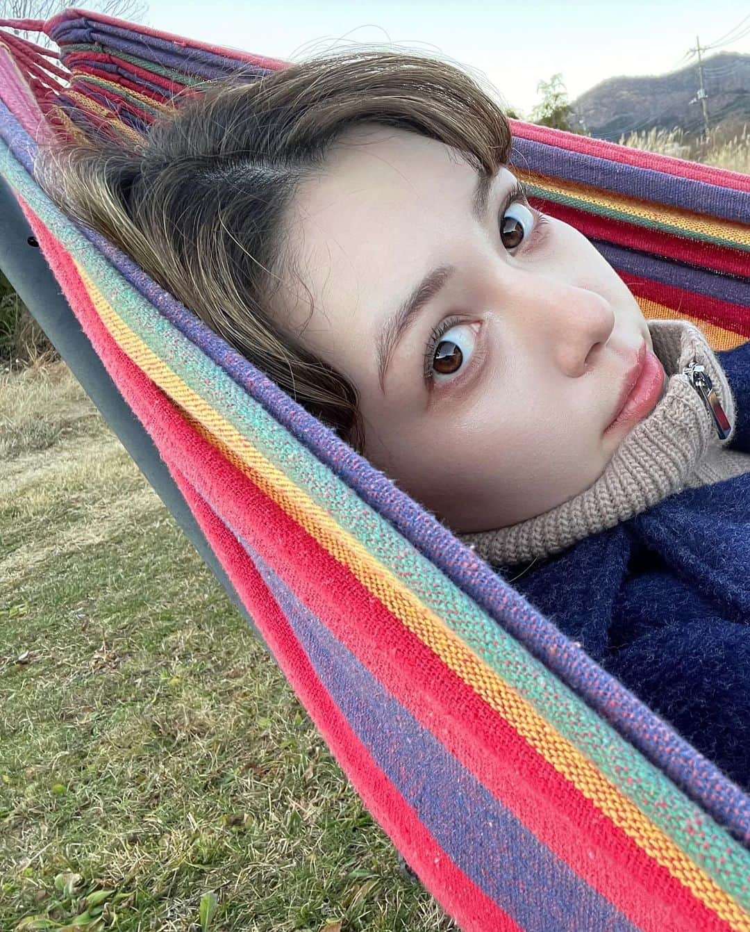 峯りあなさんのインスタグラム写真 - (峯りあなInstagram)「富士山の麓でハンモック🗻🌈」12月11日 18時30分 - riana_mine