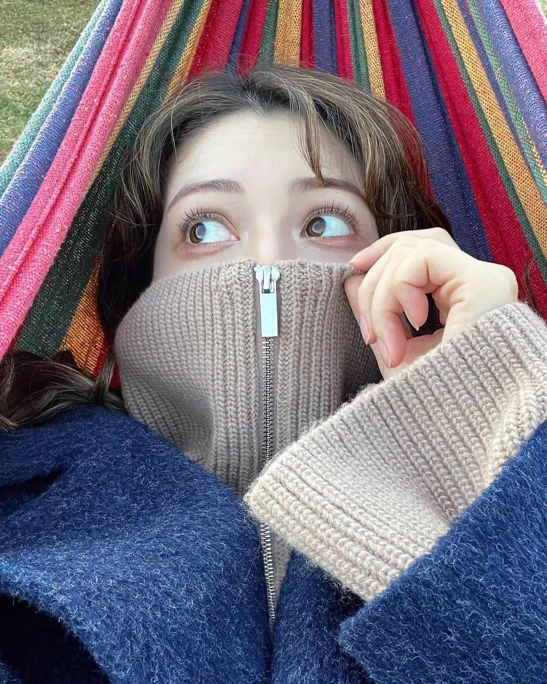 峯りあなのインスタグラム：「富士山の麓でハンモック🗻🌈」