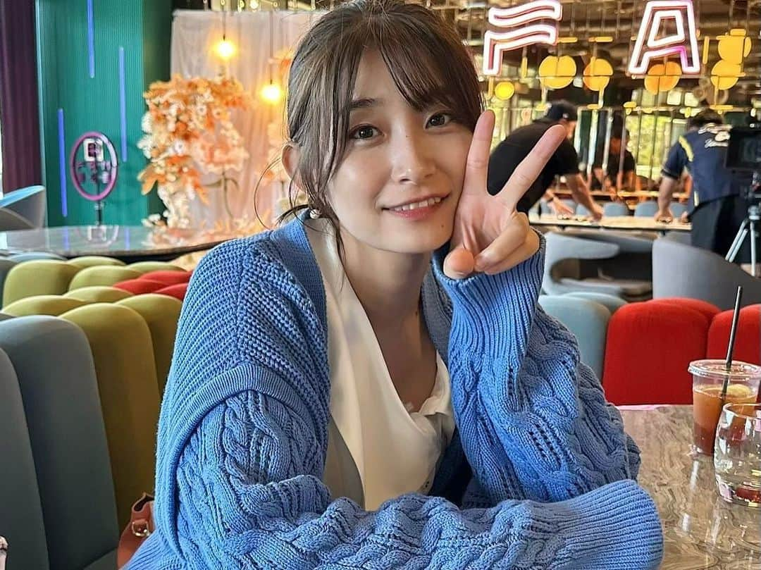 益田恵梨菜のインスタグラム：「. 九龍での写真だよ📷 1枚目はFAMで撮った写真 2枚目はペニンシュラの屋上にて . FAMの料理、ほんとに見た目がすごくて 食べてみないと全然分からなくて面白かったなぁ🤤 . YouTubeでも香港旅のをアップしたから そちらも是非、コメントお願いします𓂃 𓈒𓏸 衣装👗 ワンピース @ladymade_official 靴 @charleskeith_jp バック @dianashoespress . #香港 #西九龍 #ペニンシュラ #FAM #全然話変わるけど #今日はお兄ちゃんの誕生日なのさ #お兄ちゃんお誕生日おめでとう #いつもありがとう #プレゼント喜んでくれて嬉しい」