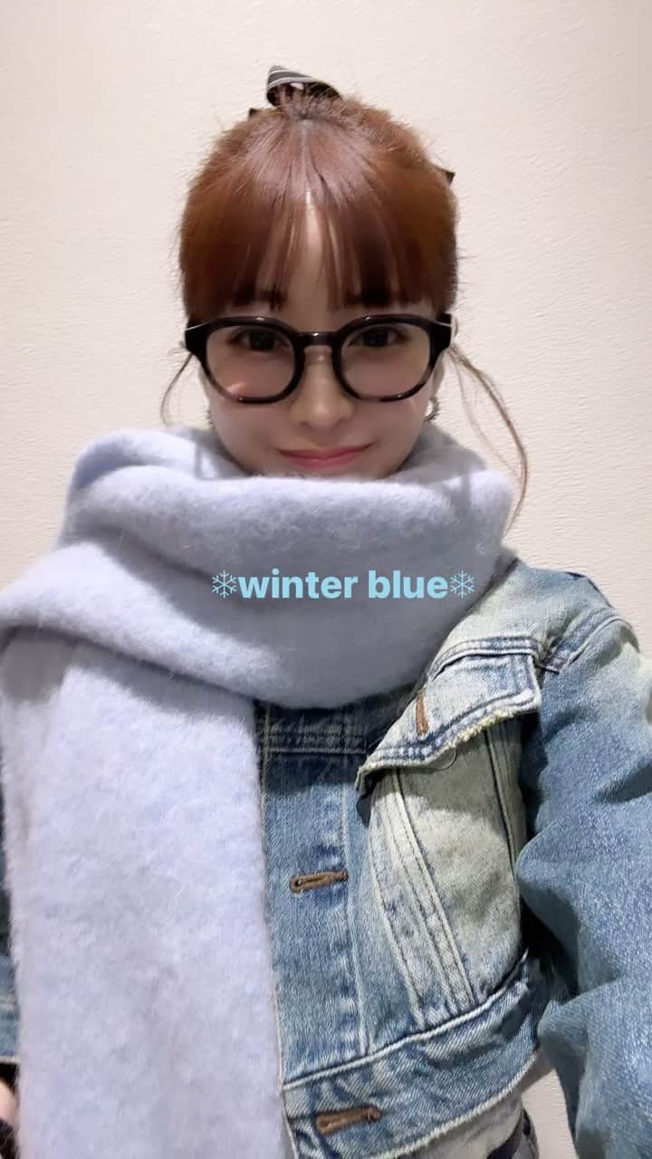 吉田菫のインスタグラム：「new nail❄︎ のりちゃんありがとう(ᐡ o̴̶̷̤ ﻌ o̴̶̷̤ ᐡ)🩵  #すち女子　#nail #winternails #bluenails」