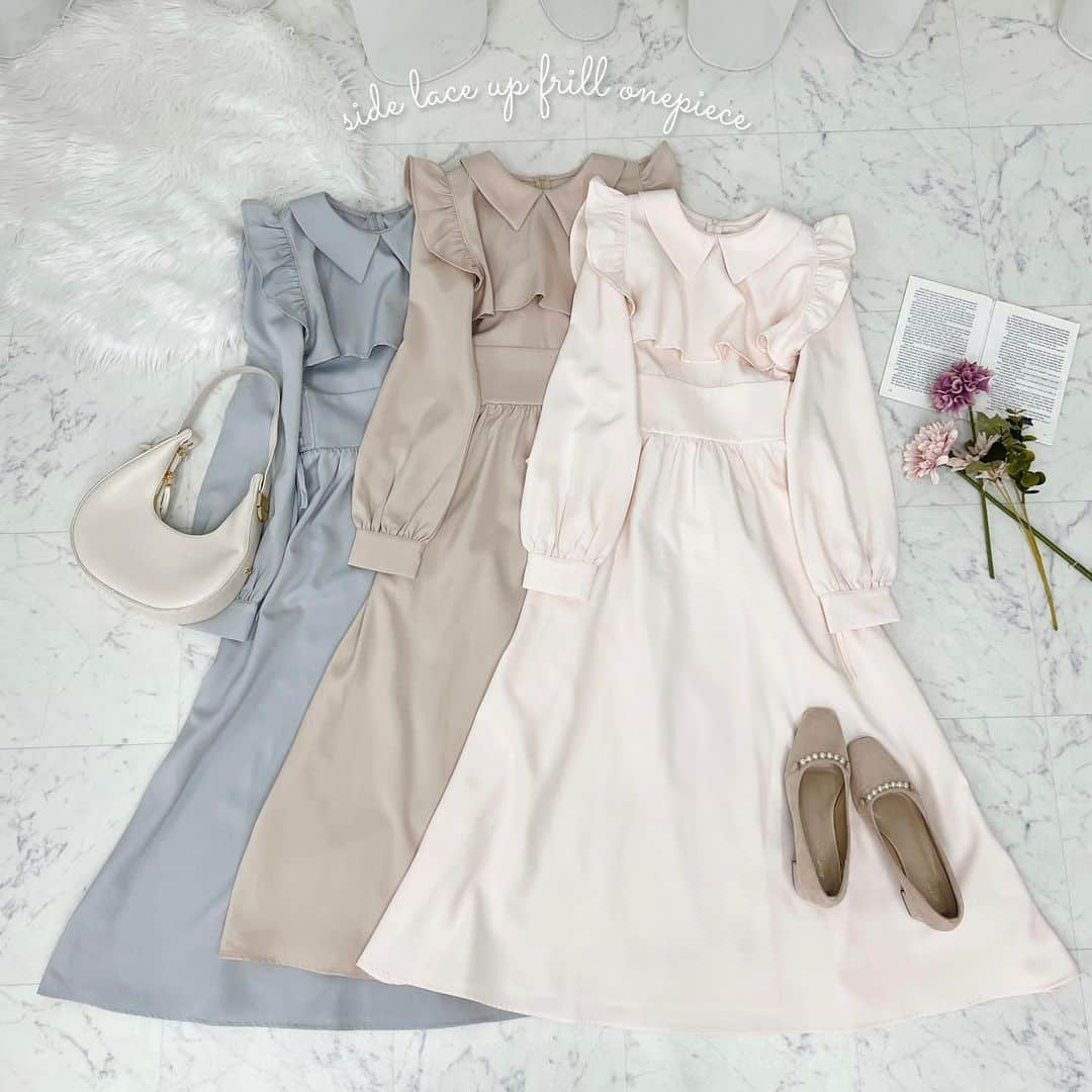 apres jour(アプレジュール) さんのインスタグラム写真 - (apres jour(アプレジュール) Instagram)「【new arrival🎀】12/14(木) 21:00〜 ⁡ ◆サイドレースアップデザインが可愛い大人フェミニンワンピースが登場♡   やんわりとドレープがかった胸元のデザインが目を惹く フレアシルエットのロングワンピース。 肩にもフリルをあしらい、女の子らしさも詰め込んだ1枚です！  ウエスト切り替え部分が太めになっており、腰回りを綺麗に見せてくれます。 ウエストサイドはレースアップデザインになっており、可愛らしい雰囲気に。 リボンの締め具合でウエスト幅を調整できます♪  首元は各襟のため、きちんと感も◎  ショート丈、ロング丈どちらのアウターでも合わせることができます♡  ⁡ #サイドレースアップフリルワンピース 商品番号🔎988320 サイズ…F/XL ¥4,995(taxin) ⁡ ⁡ こちらの画像はインスタ用に加工しておりますので、カラーの雰囲気が実際の商品と異なる場合がございます。 商品ページにてカラーのご確認をお願い致します。 ⁡ #ZOZOでしか買えない #アプレジュール #アプレ部」12月11日 18時55分 - apres_jour