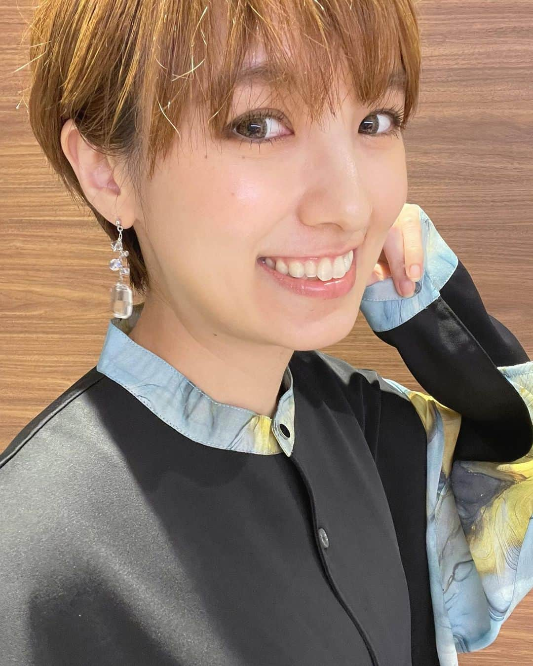 南明奈さんのインスタグラム写真 - (南明奈Instagram)「最近の衣装✨  写真1・2枚目 ニット @shaggie_official  スカート @hdxuly ブーツ @randa_pic ピアス @hiromi_._a  写真3・4枚目 トップス @casane_csn スカート @vannie_u ブーツ @staccatojapan_official  ピアス @abiste_official  写真5・6枚目 トップス、ベスト @snidel_official スカート @lily_brown_official ブーツ @dianashoespress ピアス @unoaerre_japan  写真7・8枚目 トップス、ベスト、スカート @milaowen_official ブーツ @randa_pic ピアス @unoaerre_japan  写真9・10枚目 トップス、スカート @snidel_official ピアス @loni_jewelry_」12月11日 18時52分 - akinaminami