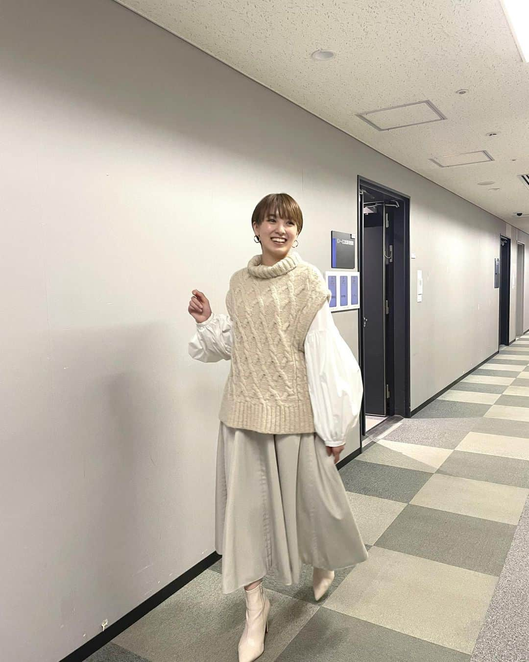 南明奈さんのインスタグラム写真 - (南明奈Instagram)「最近の衣装✨  写真1・2枚目 ニット @shaggie_official  スカート @hdxuly ブーツ @randa_pic ピアス @hiromi_._a  写真3・4枚目 トップス @casane_csn スカート @vannie_u ブーツ @staccatojapan_official  ピアス @abiste_official  写真5・6枚目 トップス、ベスト @snidel_official スカート @lily_brown_official ブーツ @dianashoespress ピアス @unoaerre_japan  写真7・8枚目 トップス、ベスト、スカート @milaowen_official ブーツ @randa_pic ピアス @unoaerre_japan  写真9・10枚目 トップス、スカート @snidel_official ピアス @loni_jewelry_」12月11日 18時52分 - akinaminami