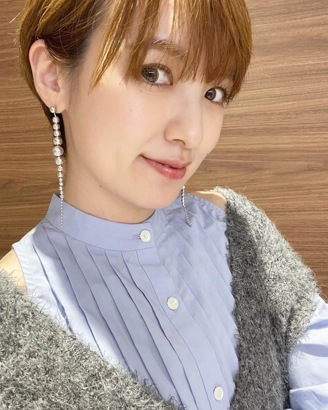 南明奈さんのインスタグラム写真 - (南明奈Instagram)「最近の衣装✨  写真1・2枚目 ニット @shaggie_official  スカート @hdxuly ブーツ @randa_pic ピアス @hiromi_._a  写真3・4枚目 トップス @casane_csn スカート @vannie_u ブーツ @staccatojapan_official  ピアス @abiste_official  写真5・6枚目 トップス、ベスト @snidel_official スカート @lily_brown_official ブーツ @dianashoespress ピアス @unoaerre_japan  写真7・8枚目 トップス、ベスト、スカート @milaowen_official ブーツ @randa_pic ピアス @unoaerre_japan  写真9・10枚目 トップス、スカート @snidel_official ピアス @loni_jewelry_」12月11日 18時52分 - akinaminami