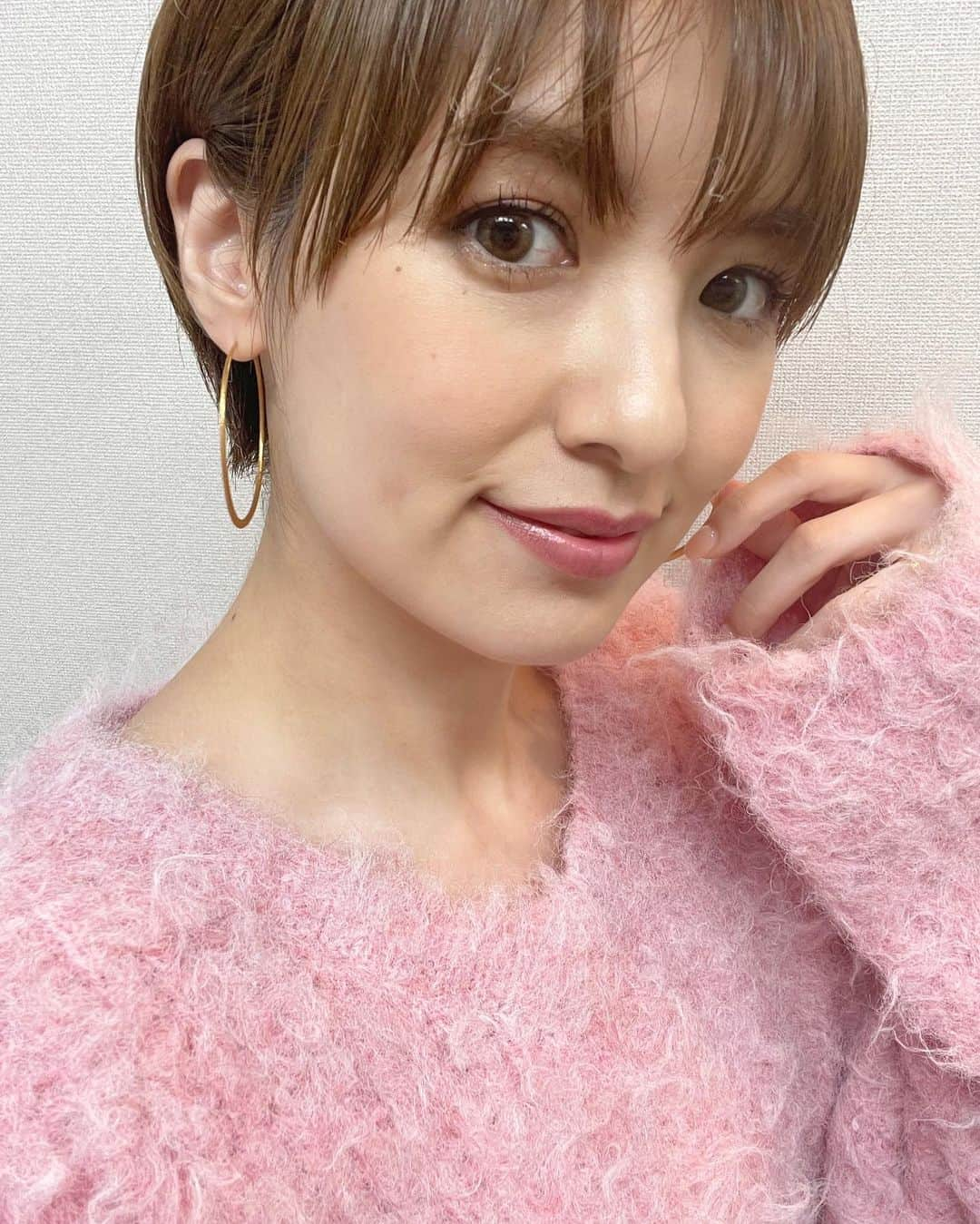 南明奈さんのインスタグラム写真 - (南明奈Instagram)「最近の衣装✨  写真1・2枚目 ニット @shaggie_official  スカート @hdxuly ブーツ @randa_pic ピアス @hiromi_._a  写真3・4枚目 トップス @casane_csn スカート @vannie_u ブーツ @staccatojapan_official  ピアス @abiste_official  写真5・6枚目 トップス、ベスト @snidel_official スカート @lily_brown_official ブーツ @dianashoespress ピアス @unoaerre_japan  写真7・8枚目 トップス、ベスト、スカート @milaowen_official ブーツ @randa_pic ピアス @unoaerre_japan  写真9・10枚目 トップス、スカート @snidel_official ピアス @loni_jewelry_」12月11日 18時52分 - akinaminami