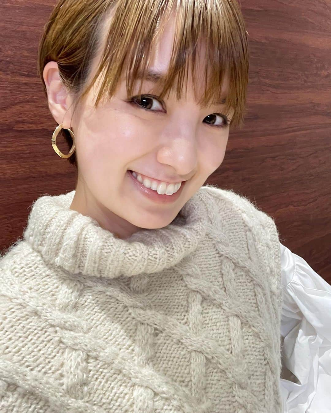 南明奈さんのインスタグラム写真 - (南明奈Instagram)「最近の衣装✨  写真1・2枚目 ニット @shaggie_official  スカート @hdxuly ブーツ @randa_pic ピアス @hiromi_._a  写真3・4枚目 トップス @casane_csn スカート @vannie_u ブーツ @staccatojapan_official  ピアス @abiste_official  写真5・6枚目 トップス、ベスト @snidel_official スカート @lily_brown_official ブーツ @dianashoespress ピアス @unoaerre_japan  写真7・8枚目 トップス、ベスト、スカート @milaowen_official ブーツ @randa_pic ピアス @unoaerre_japan  写真9・10枚目 トップス、スカート @snidel_official ピアス @loni_jewelry_」12月11日 18時52分 - akinaminami