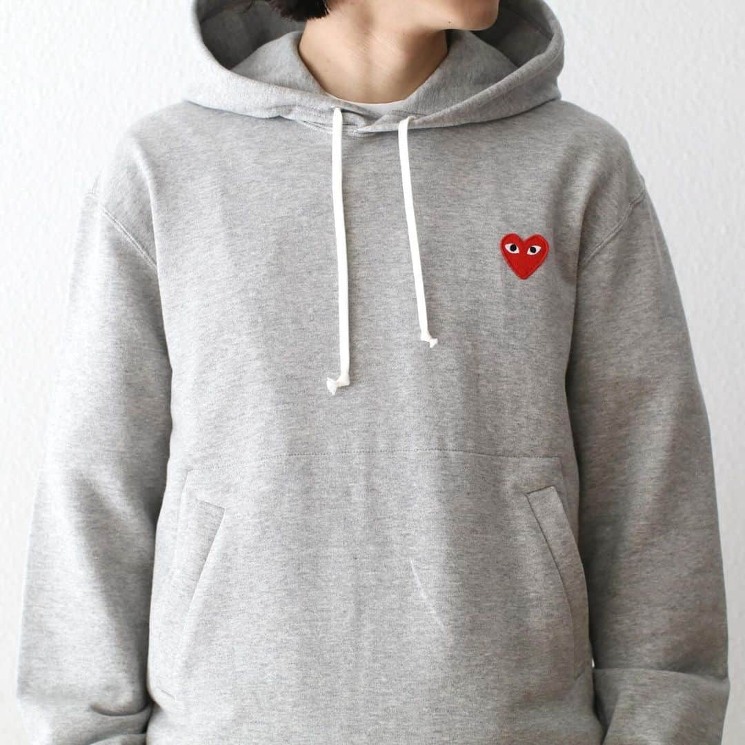 wonder_mountain_irieのインスタグラム：「【men：175cm / 65kg  size L】 PLAY COMME des GARCONS / プレイ コム デ ギャルソン "PLAY HOODED SWEATSHIRT RED HEART GREY AZ-T170-051" ￥19,580- _ 〈online store / @digital_mountain〉 https://www.digital-mountain.net _ 【オンラインストア#DigitalMountain へのご注文】 *24時間受付 *14時までのご注文で即日発送 tel：084-973-8204 _ We can send your order overseas. Ordering procedure details can be found here. >>http://www.digital-mountain.net/html/page56.html  _ #PLAYCOMMEdesGARCONS #COMMEdesGARCONS #プレイコムデギャルソン #コムデギャルソン _ 実店舗：@wonder_mountain_ #WonderMountain  〒720-0043  広島県福山市船町2-23 JR 「#福山駅」より徒歩10分 #ワンダーマウンテン #japan #hiroshima #福山 #福山市 #尾道 #倉敷 #鞆の浦 近く _ WOMEN/GOODS： @hacbywondermountain _」