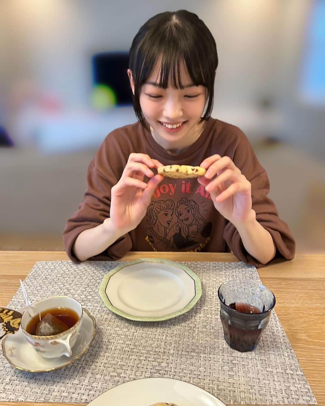 山﨑愛生さんのインスタグラム写真 - (山﨑愛生Instagram)「少し前に、 櫻井梨央ちゃんのお家に行きました🏠 クッキー作った🍪ゲームした🎮 めっちゃ楽しかった😁  📷 ♡パンダさんのチョコチップクッキー🐼 ♡ハートのクッキー🫶 美味しかった😋  らいりーのお家の皆さん、ありがとうございました😊 また行きます♪♪  #櫻井梨央 #らいりー  @morningmusume_official  #クッキー #チョコチップクッキー  #くまさんじゃないよ #パンダさんだよ  #モーニング娘 #モーニング娘23  #morningmusume23  #山﨑愛生 #パンダさんパワー」12月11日 18時57分 - mei_yamazaki.official