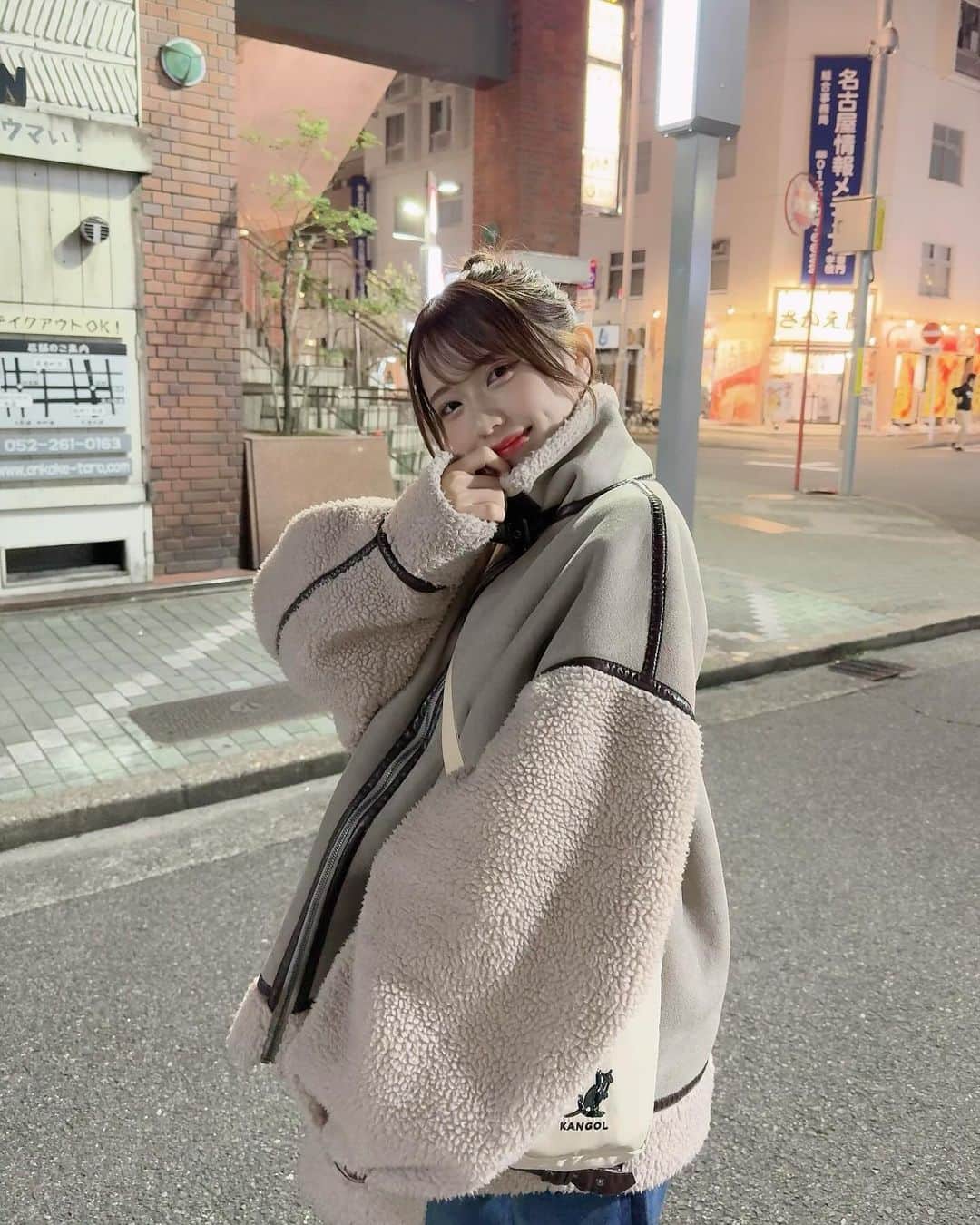 鳴海寿莉亜さんのインスタグラム写真 - (鳴海寿莉亜Instagram)「☻☺︎☻☺︎🍤 ・ ・ このジャケット3年目🤎 服買うと何年も着ちゃうタイプなんよ〜 お気に入りなら尚更たくさん。 ・ ・ ・ ・ ・ #名古屋 #お団子ヘア #ムートンジャケット #153cm #ブラウン #ミディアム #フォローミー #fashion #daily #cute #hair #girl #instafollow #ootd #followme #qhoto #japanese #instagood #좋아요그램 #셀카그램 #좋아요반사  #팔로우 #맞팔 #소통 #좋아요 #셀카  #팔로우미#전신 #귀여워」12月11日 19時04分 - juria_narumi.official