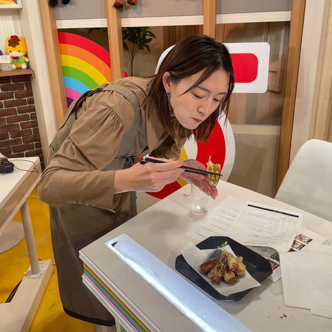 大島由香里さんのインスタグラム写真 - (大島由香里Instagram)「大変な絵面でした🌈🍭 ありがとうございました オンエア終わりにダイアナさんが作った磯辺揚げこっそり食べました ごちそうさまでした #5時に夢中 #TOKYOMX #マツコデラックス #ダイアナエクストラバガンザ #肉乃小路ニクヨ ネプリーグ見てね！」12月11日 19時05分 - yukari__oshima