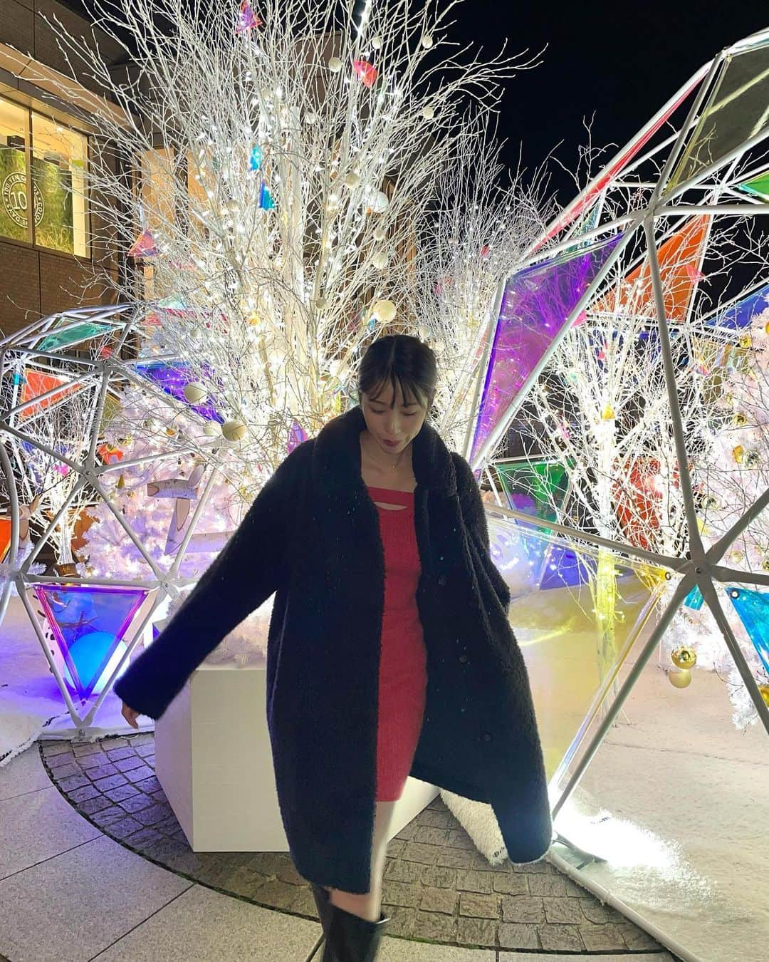 CHIAKIさんのインスタグラム写真 - (CHIAKIInstagram)「. 誰も人いなくてゆっくり楽しめた🎄🤍  気分で前髪作ってみたんだけど、どっちが好き？☺︎」12月11日 19時11分 - cjd_chiaki