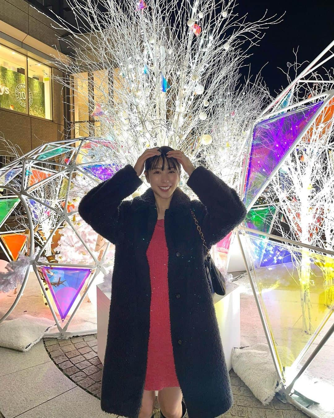 CHIAKIさんのインスタグラム写真 - (CHIAKIInstagram)「. 誰も人いなくてゆっくり楽しめた🎄🤍  気分で前髪作ってみたんだけど、どっちが好き？☺︎」12月11日 19時11分 - cjd_chiaki